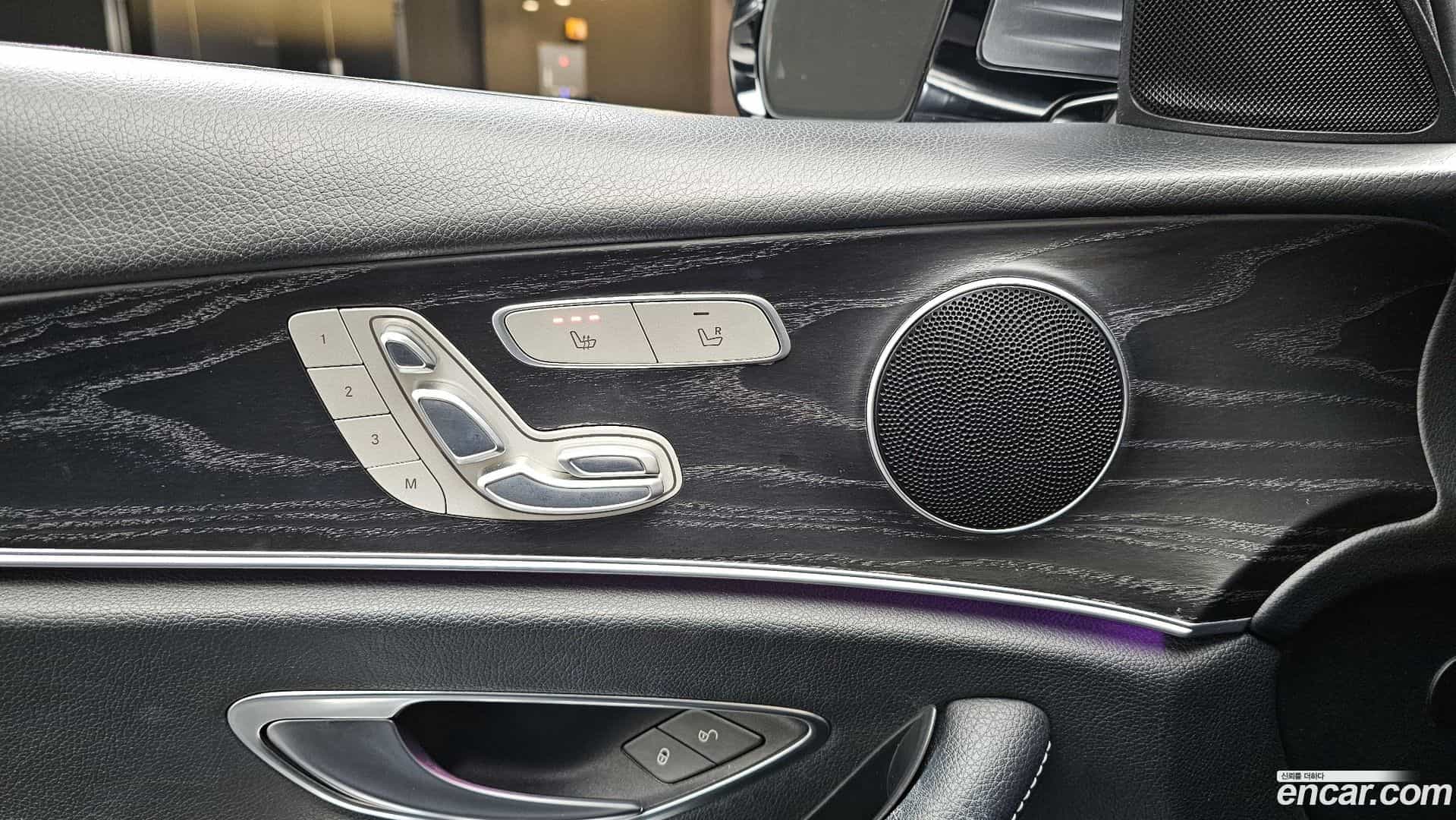 E-Class Mercedes-Benz 2019.4-OPTION-021