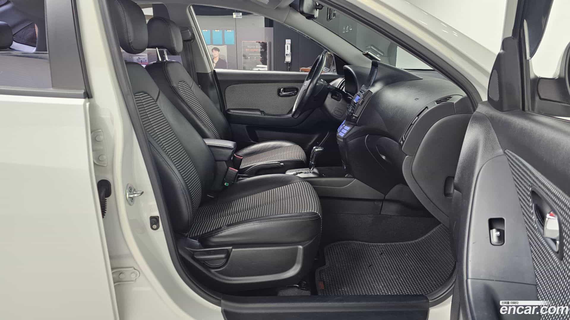 AVANTE Hyundai 2009.9-OPTION-015