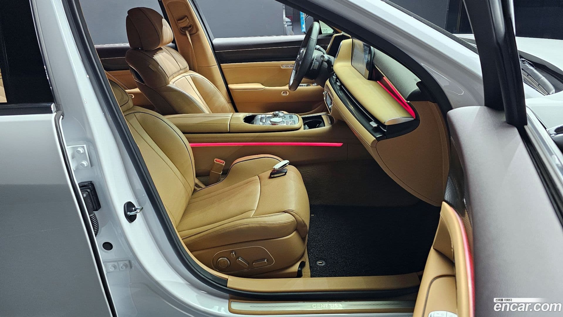 Main__Slider__Photo:G90 Genesis 2022.4-9