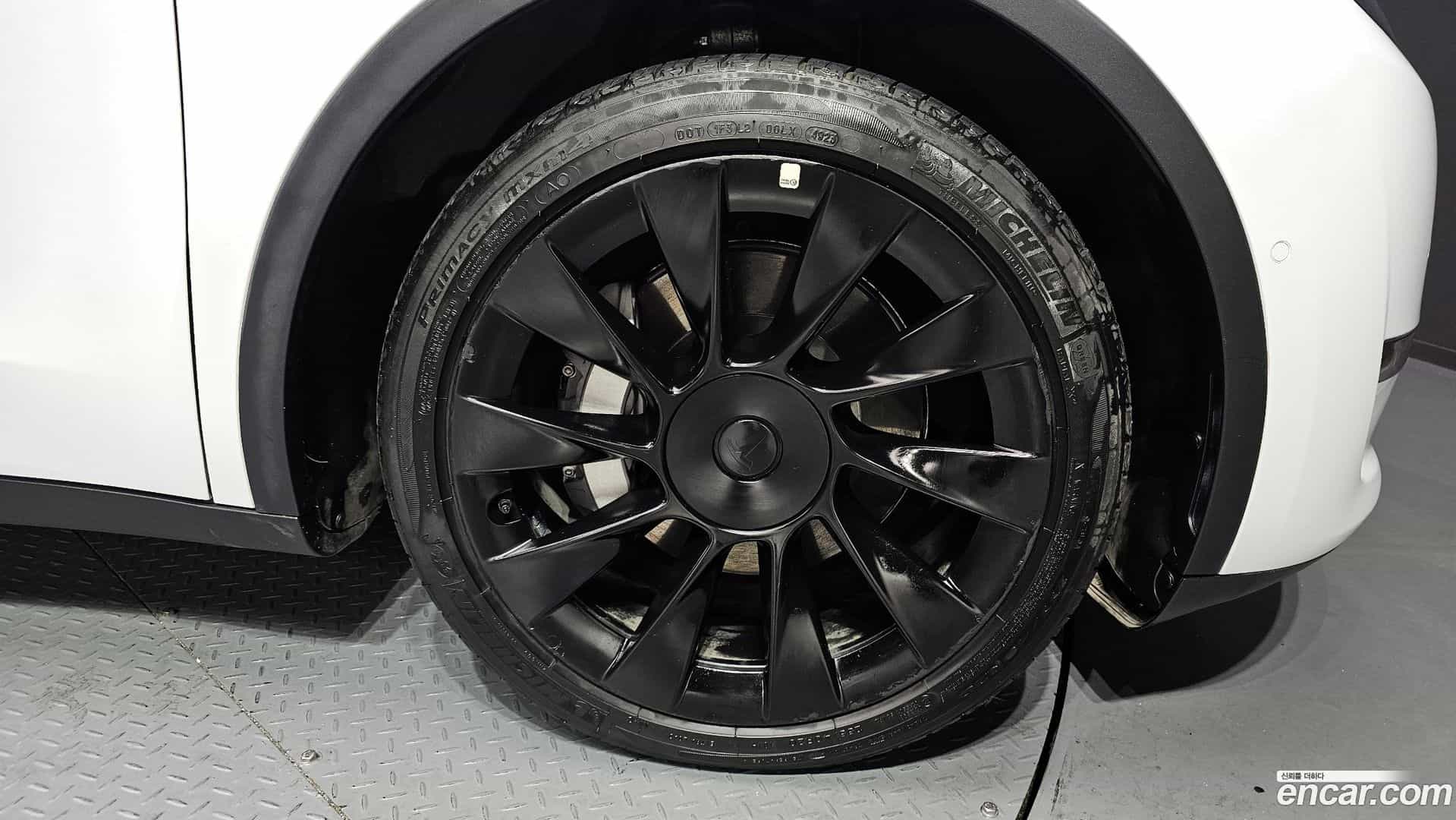 Model Y Tesla 2021.4-OUTER-005