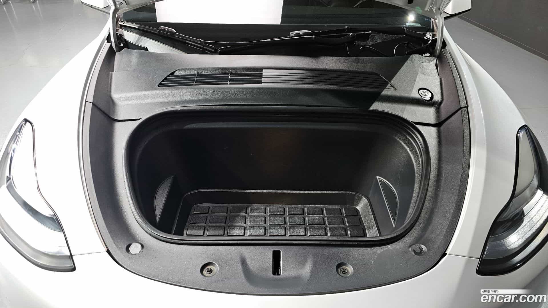 Model Y Tesla 2021.4-INNER-006