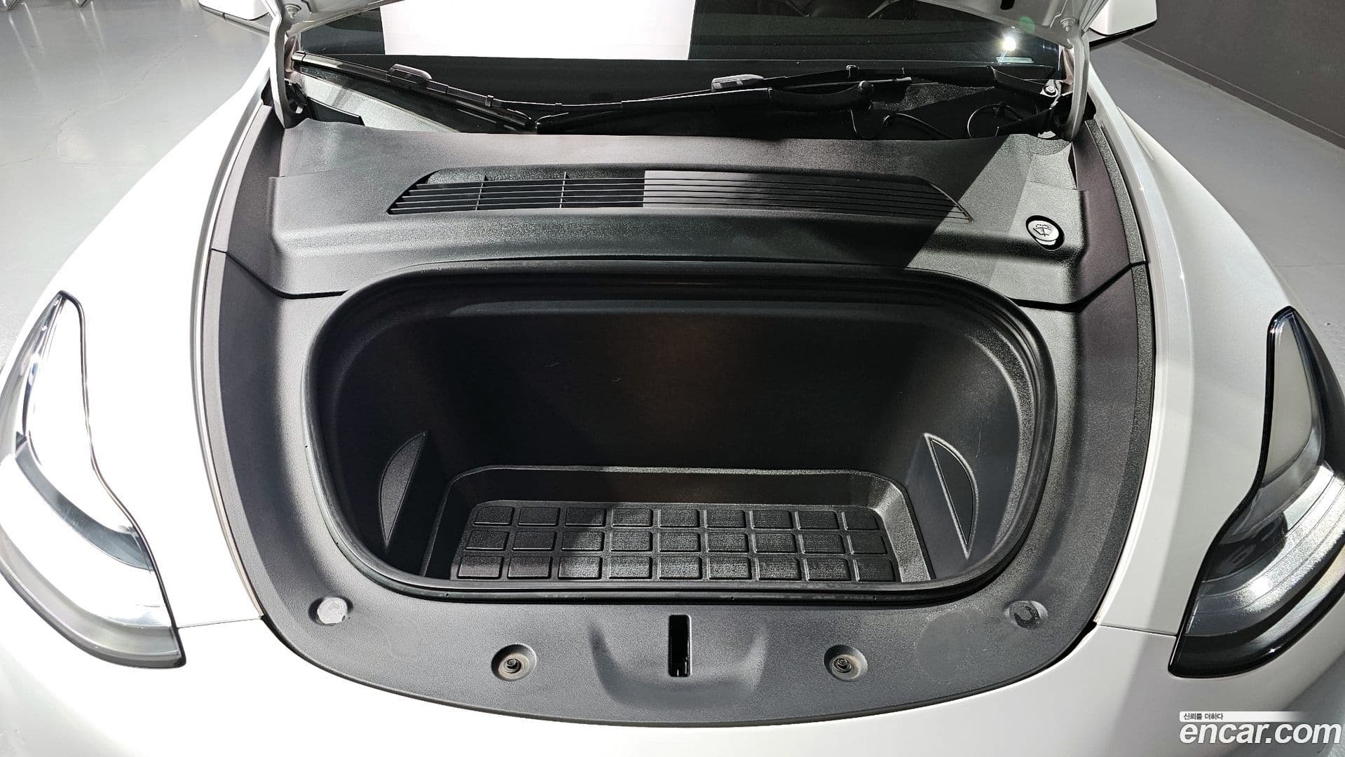 Main__Slider__Photo:Model Y Tesla 2021.4-5