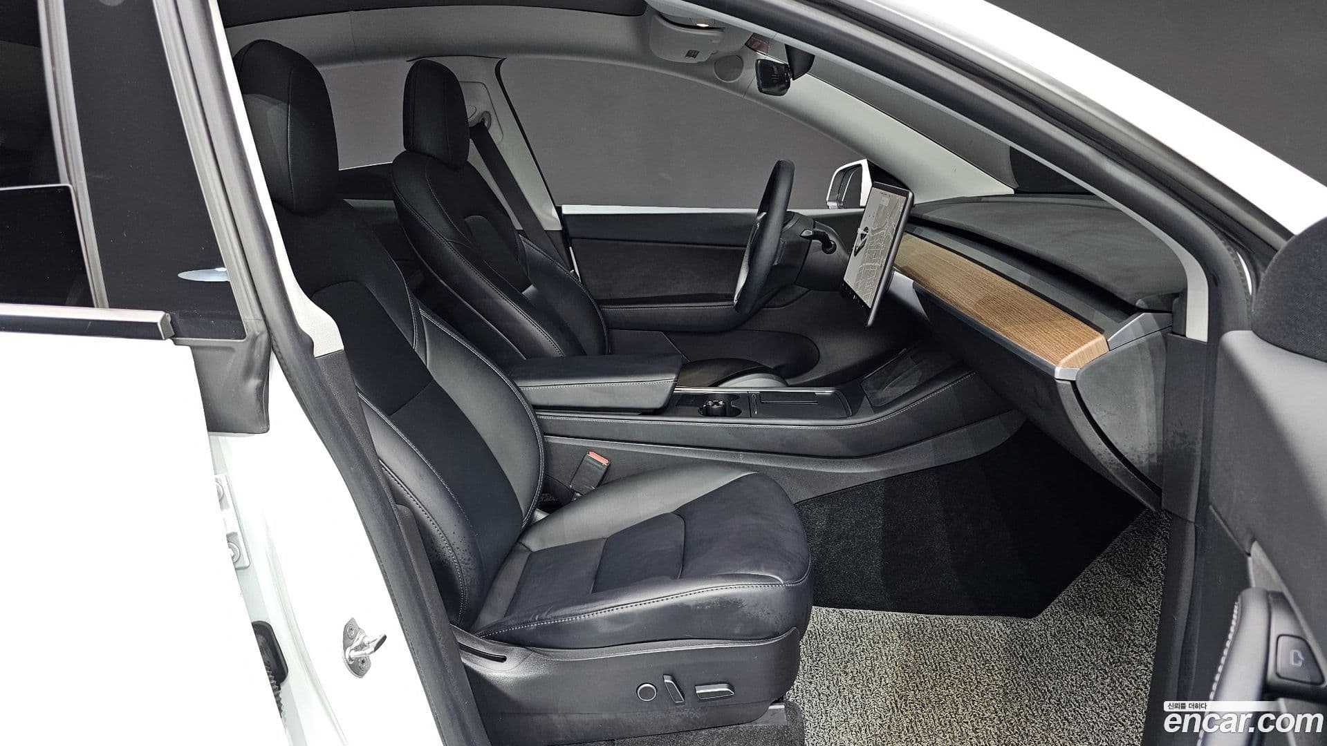 Main__Slider__Photo:Model Y Tesla 2021.4-9