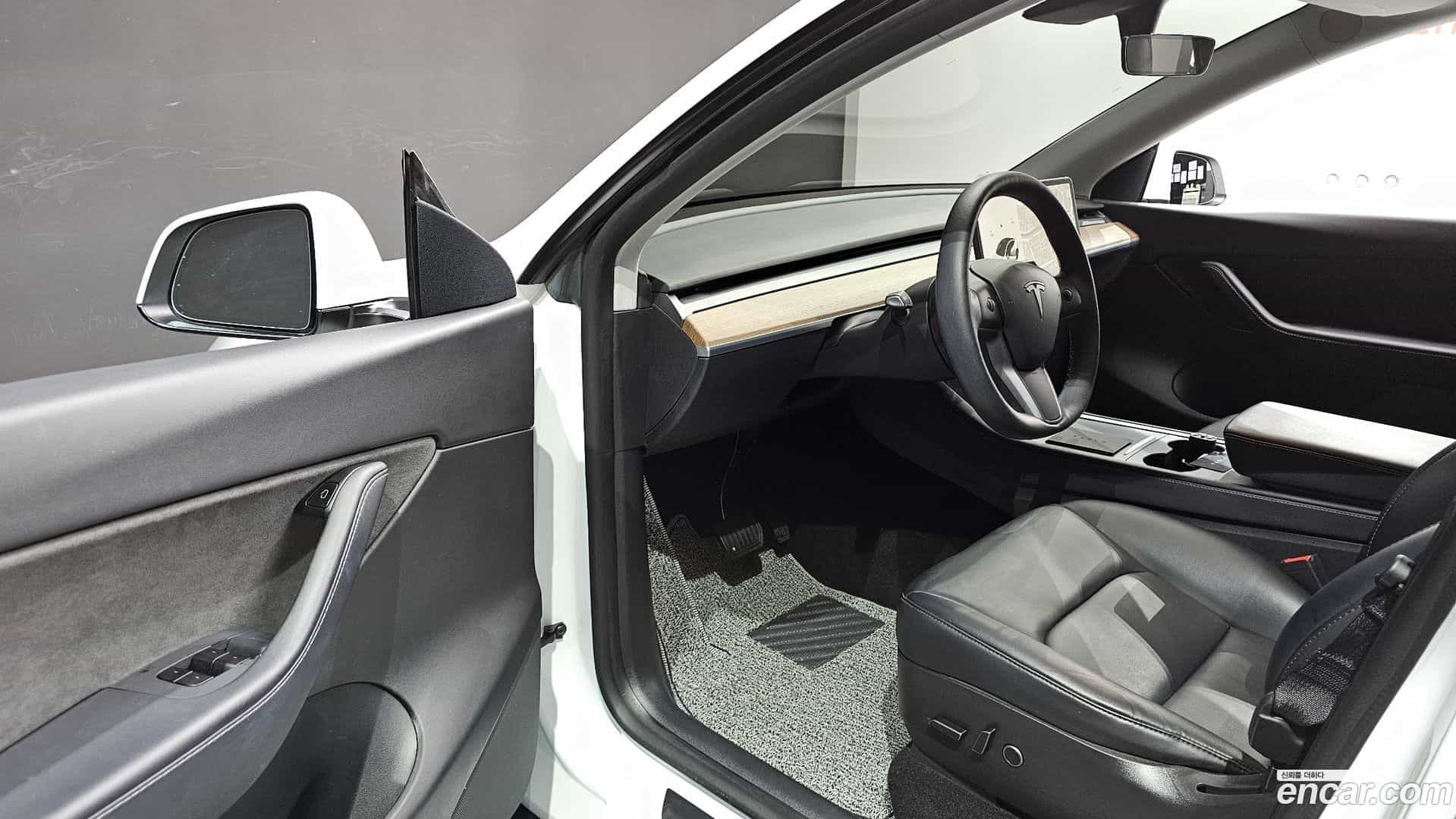 Model Y Tesla 2021.4-OPTION-015