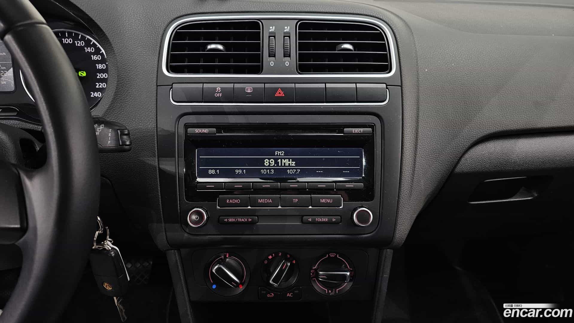 Polo Volkswagen 2014.4-OPTION-018