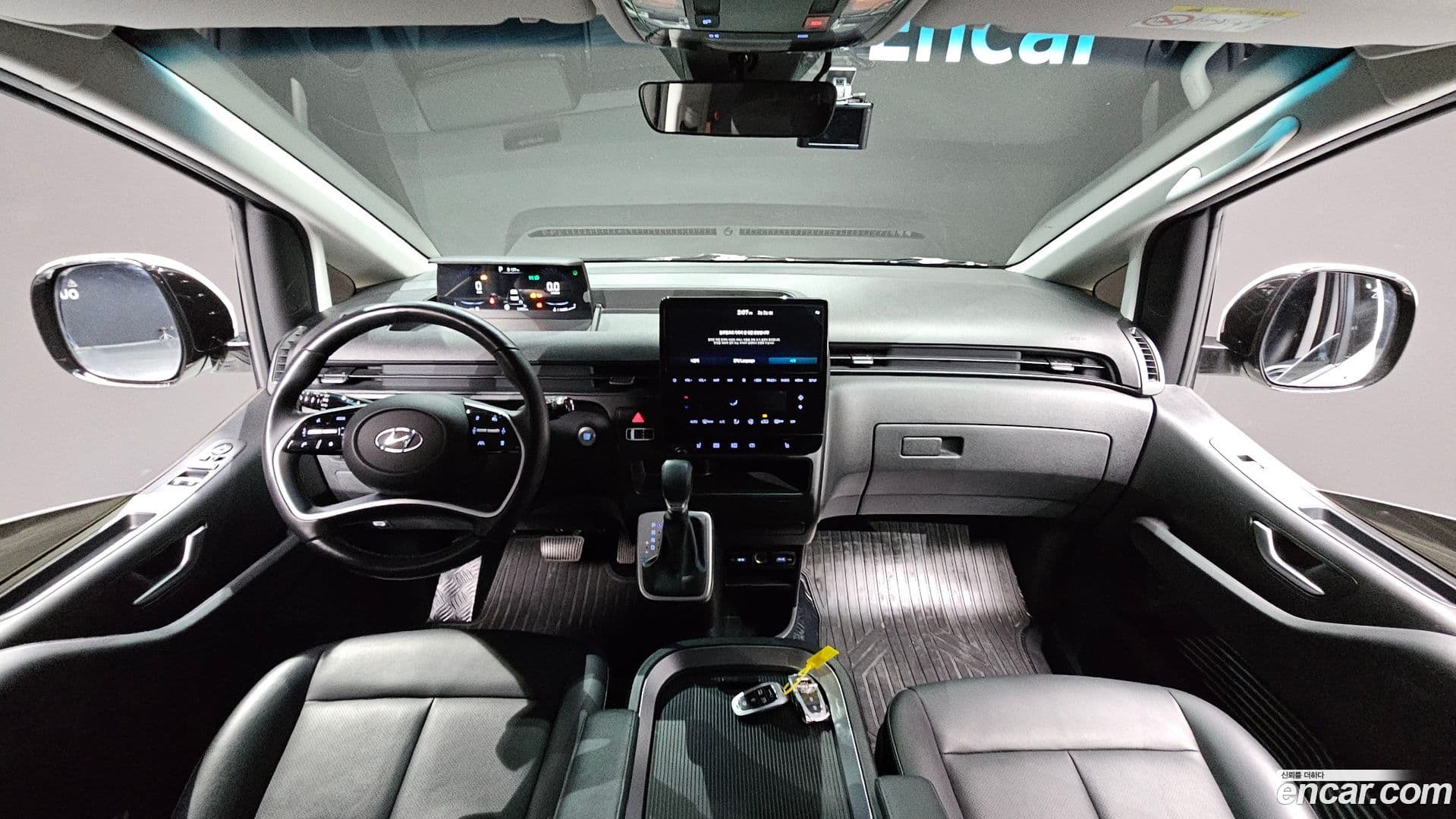 Main__Slider__Photo:Staria Hyundai 2023.9-6