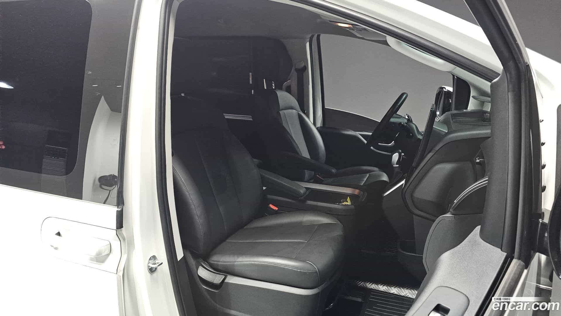 Staria Hyundai 2023.9-INNER-010