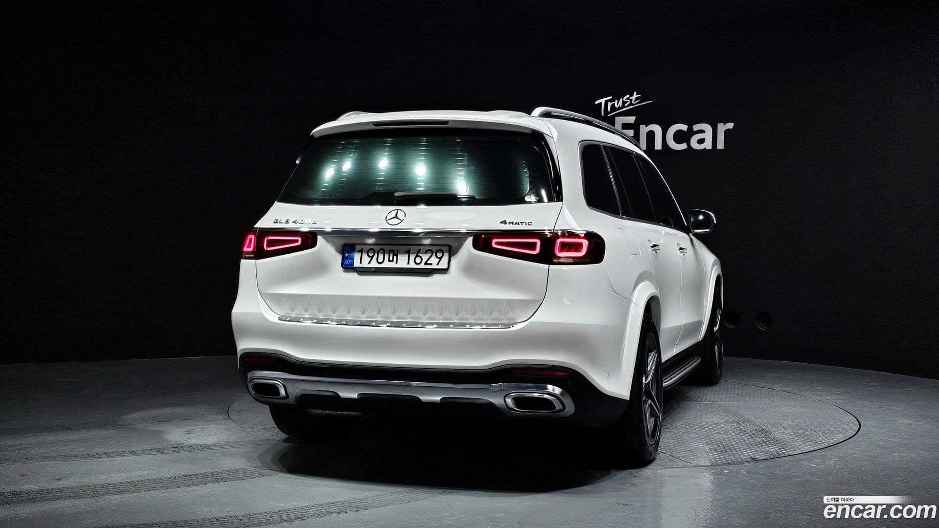 Main__Slider__Photo:GLS-Class Mercedes-Benz 2022.3-3