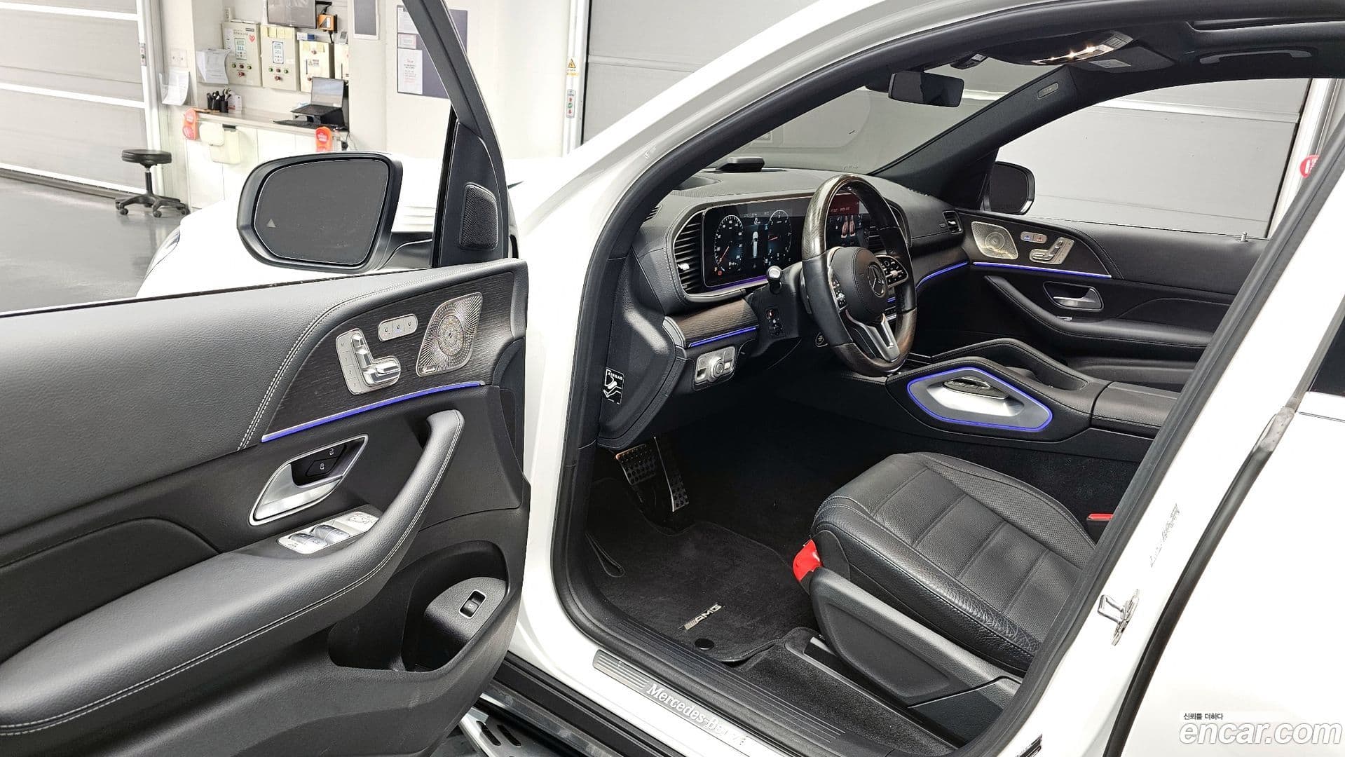 Main__Slider__Photo:GLS-Class Mercedes-Benz 2022.3-9