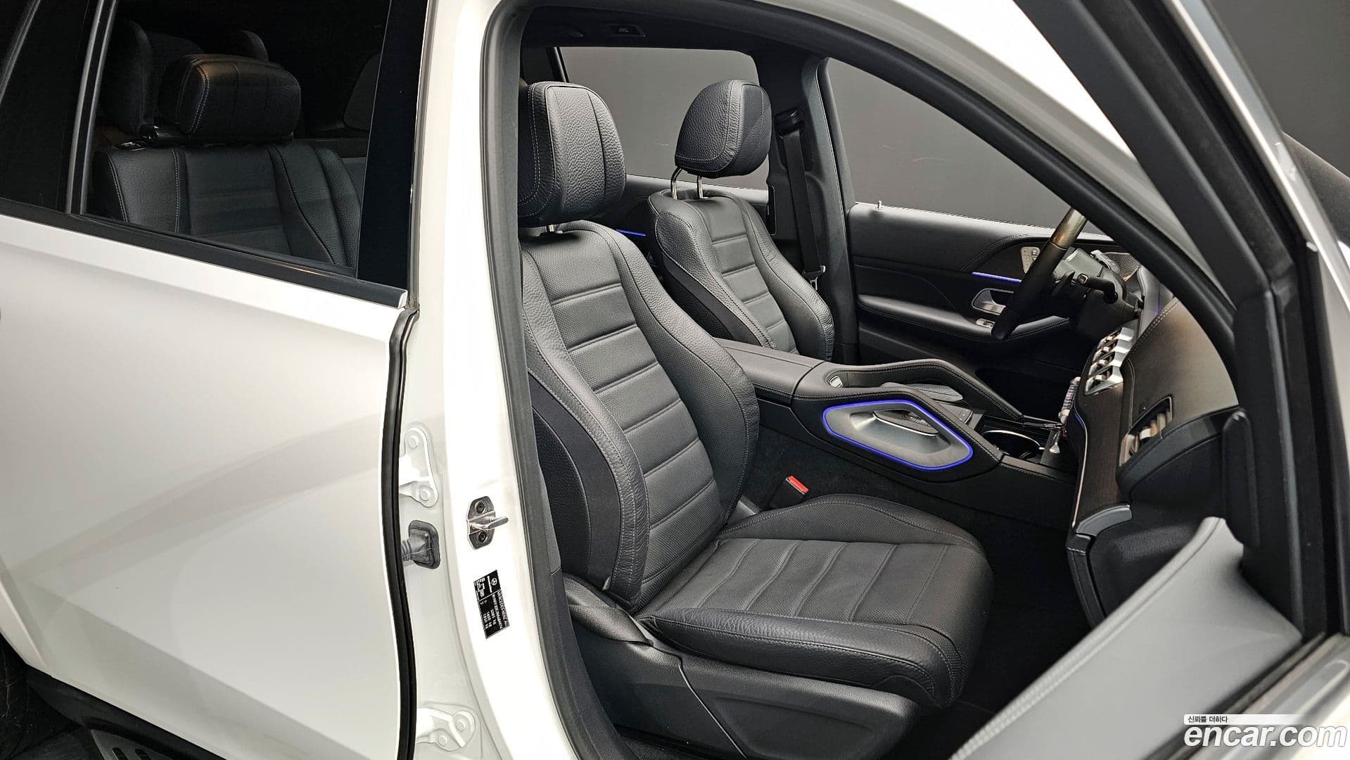 Main__Slider__Photo:GLS-Class Mercedes-Benz 2022.3-11