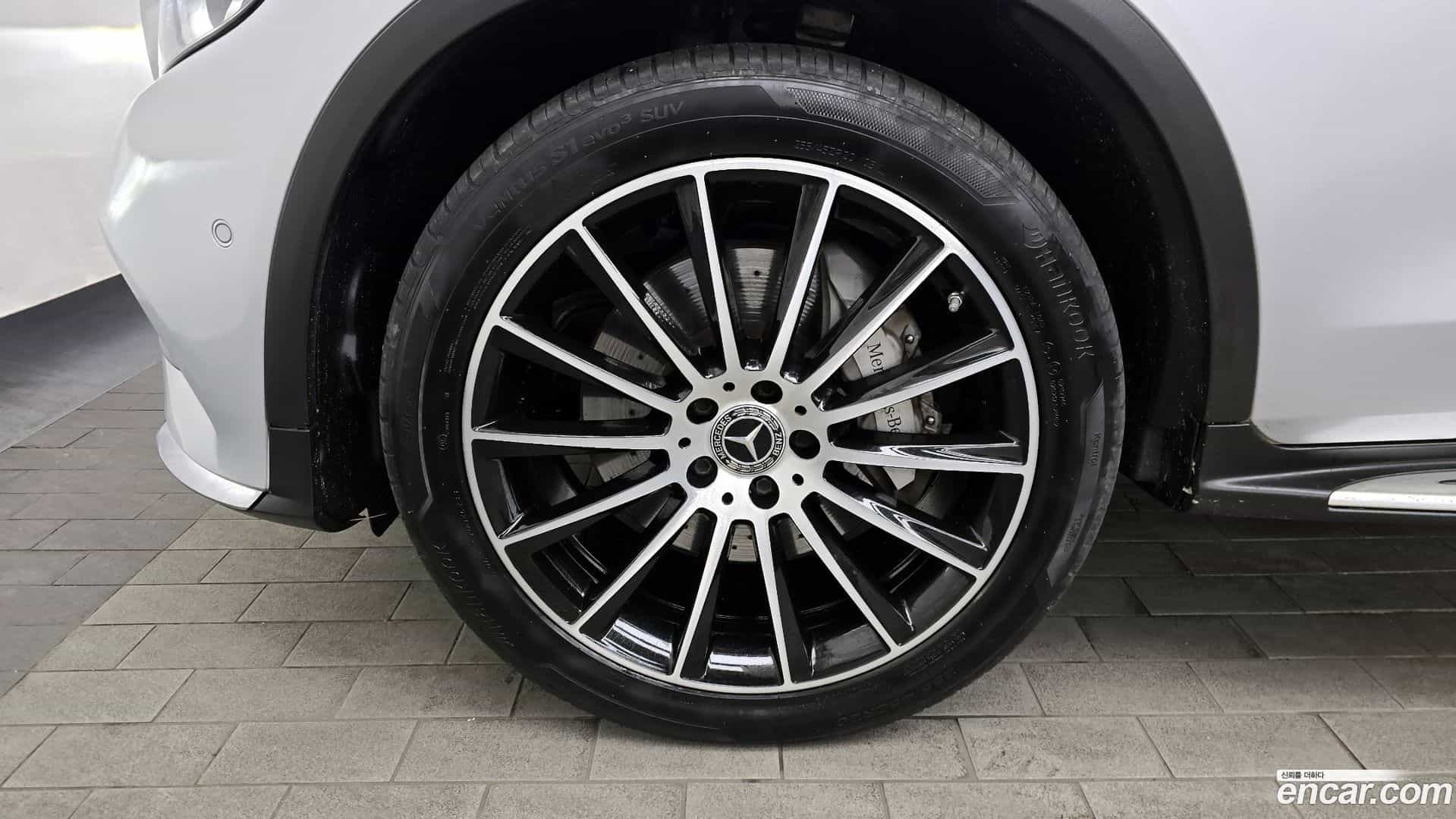 GLC-Class Mercedes-Benz 2017.5-OUTER-005