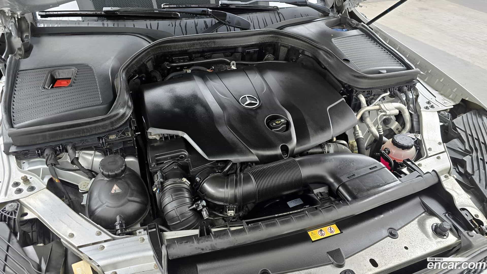 GLC-Class Mercedes-Benz 2017.5-INNER-006