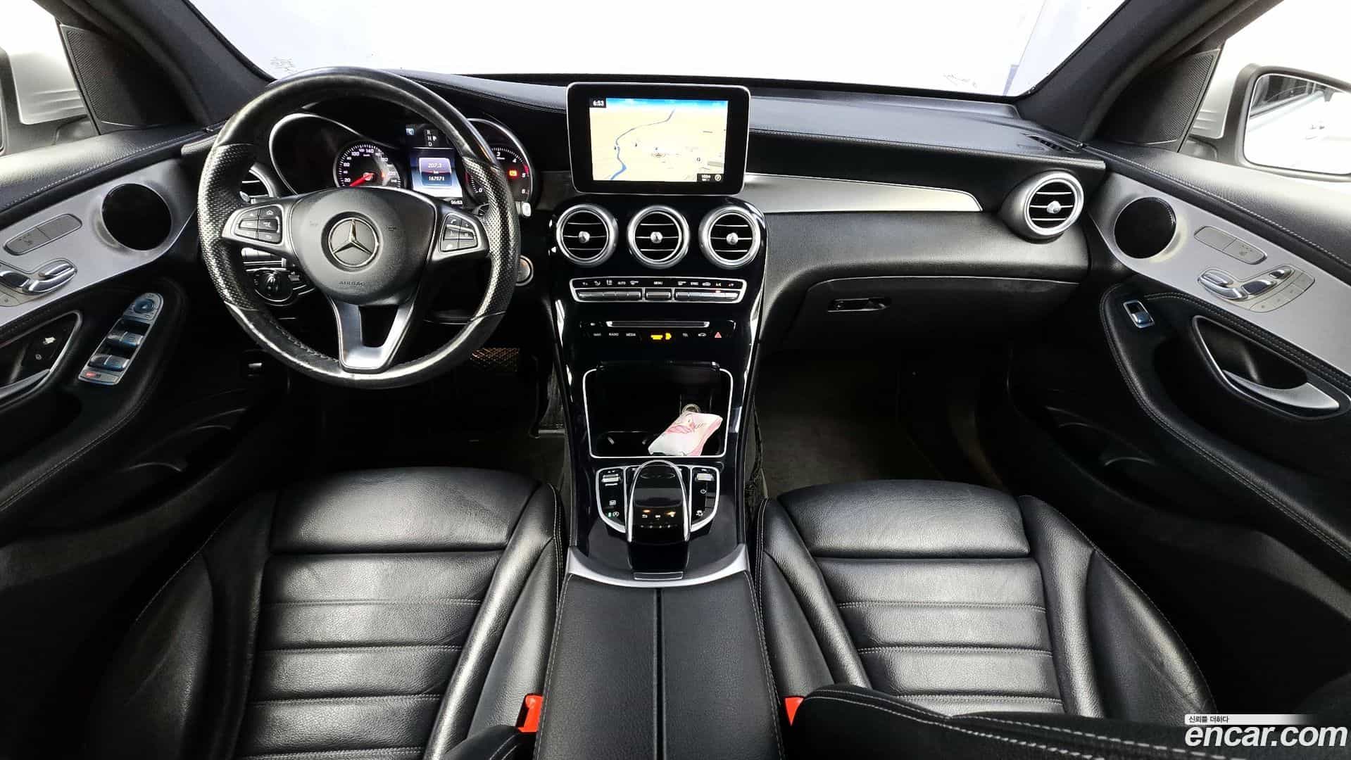 GLC-Class Mercedes-Benz 2017.5-INNER-007