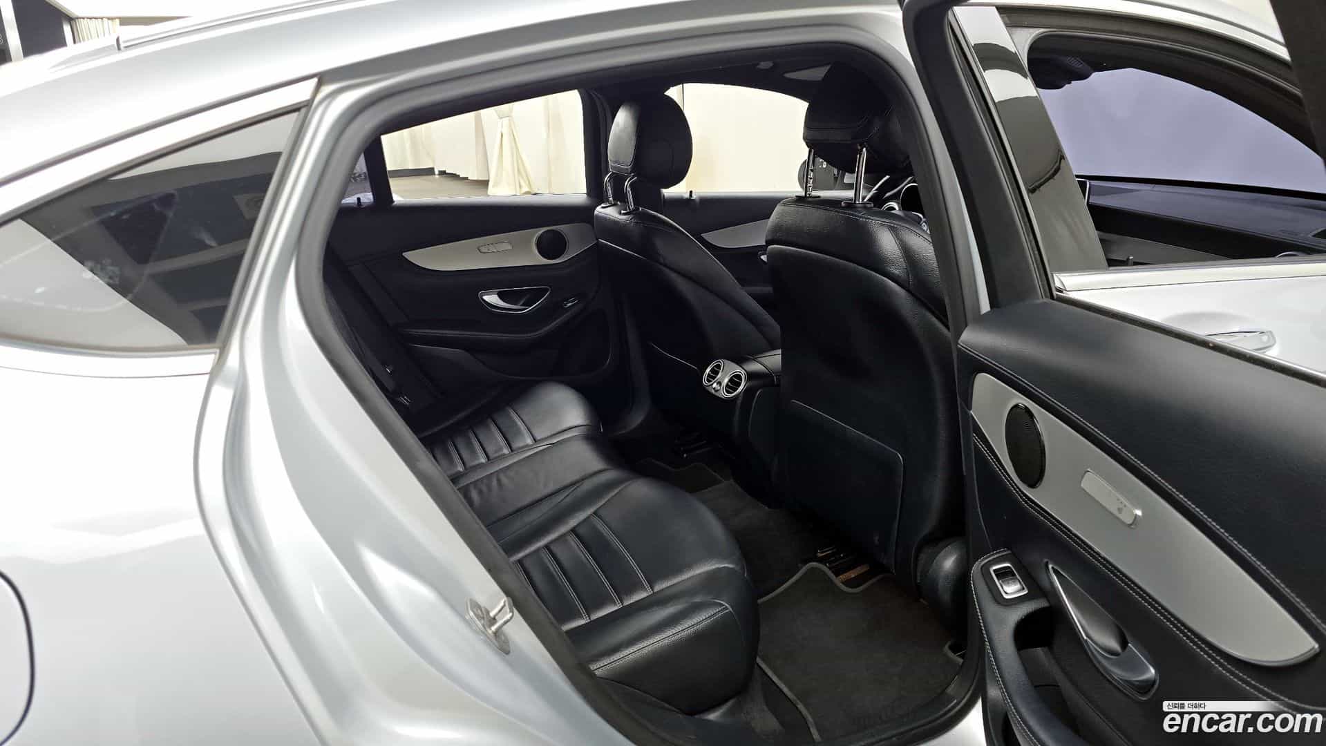 GLC-Class Mercedes-Benz 2017.5-OPTION-016