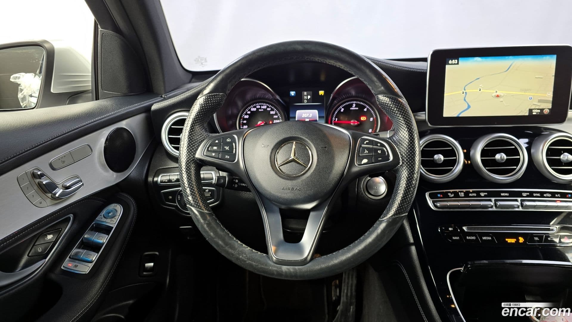 Main__Slider__Photo:GLC-Class Mercedes-Benz 2017.5-12