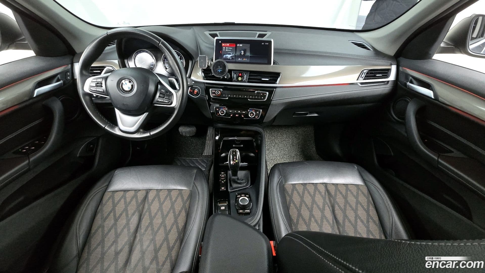 Main__Slider__Photo:X1 BMW 2021.0-6