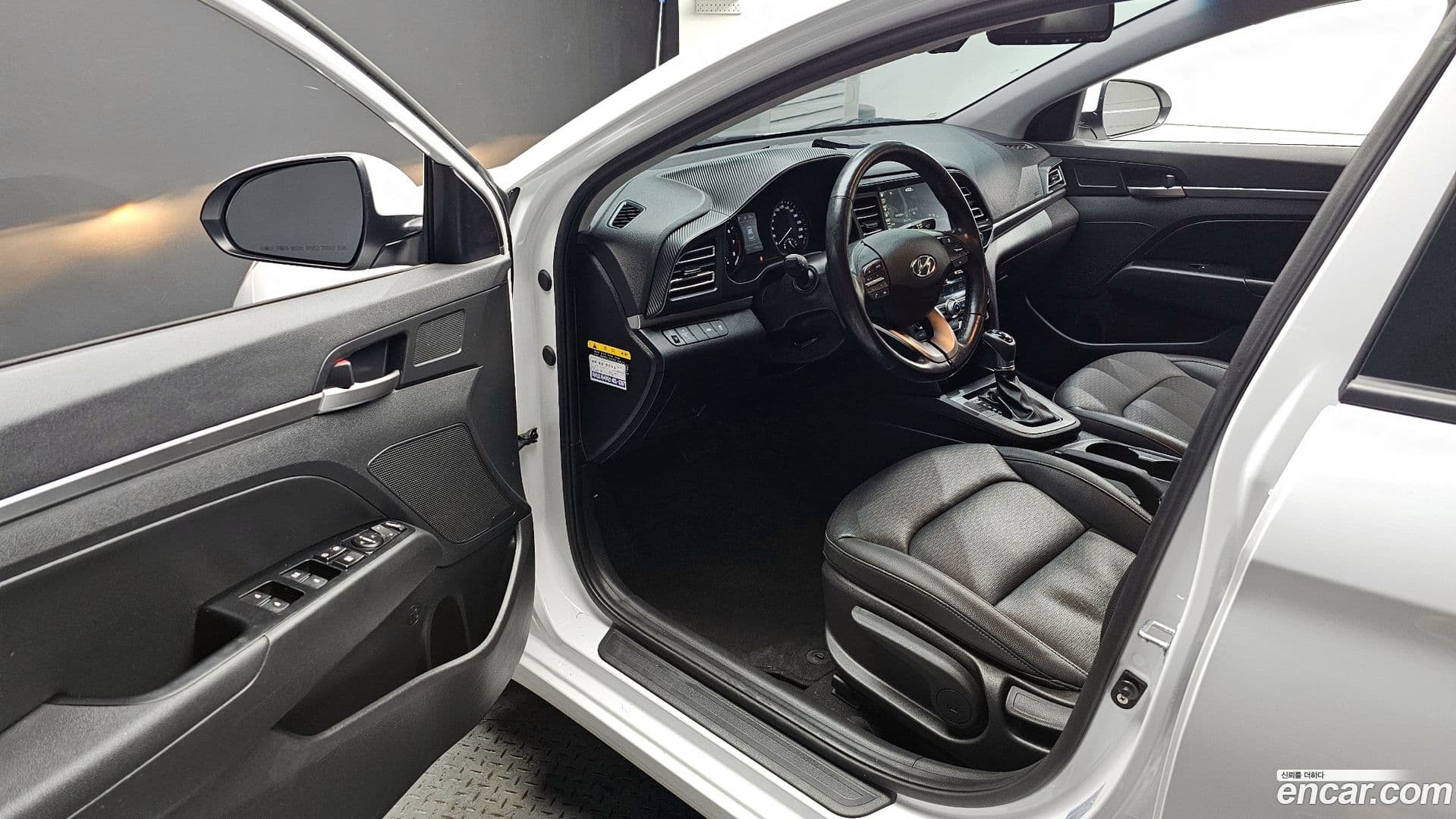 Main__Slider__Photo:AVANTE Hyundai 2019.3-9