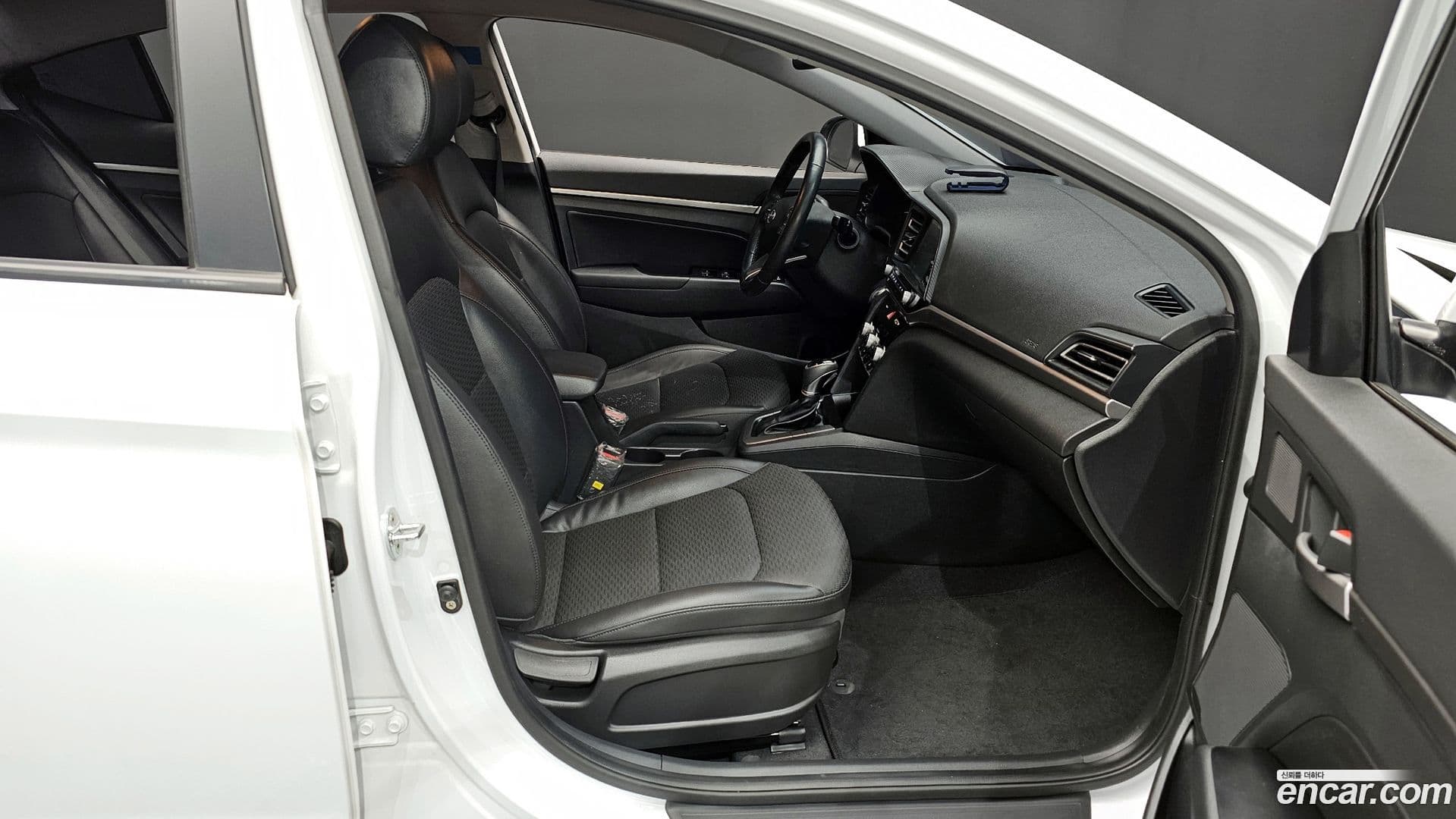 Main__Slider__Photo:AVANTE Hyundai 2019.3-10