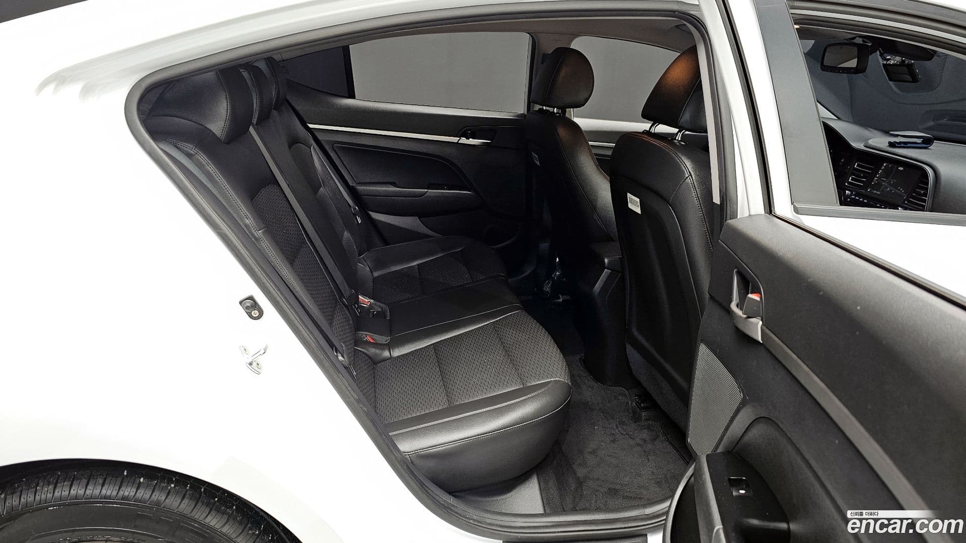 Main__Slider__Photo:AVANTE Hyundai 2019.3-11