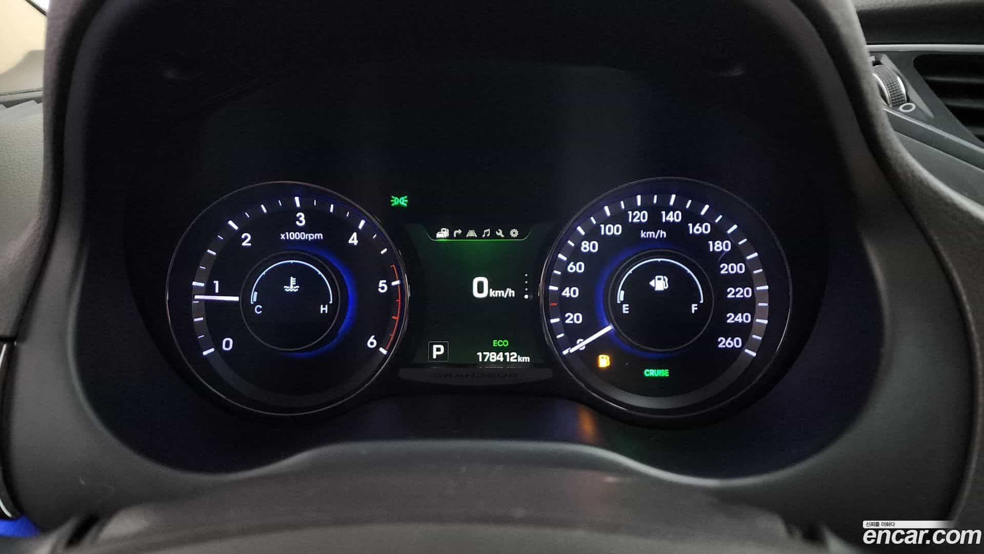 Grandeur Hyundai 2015.1-INNER-008