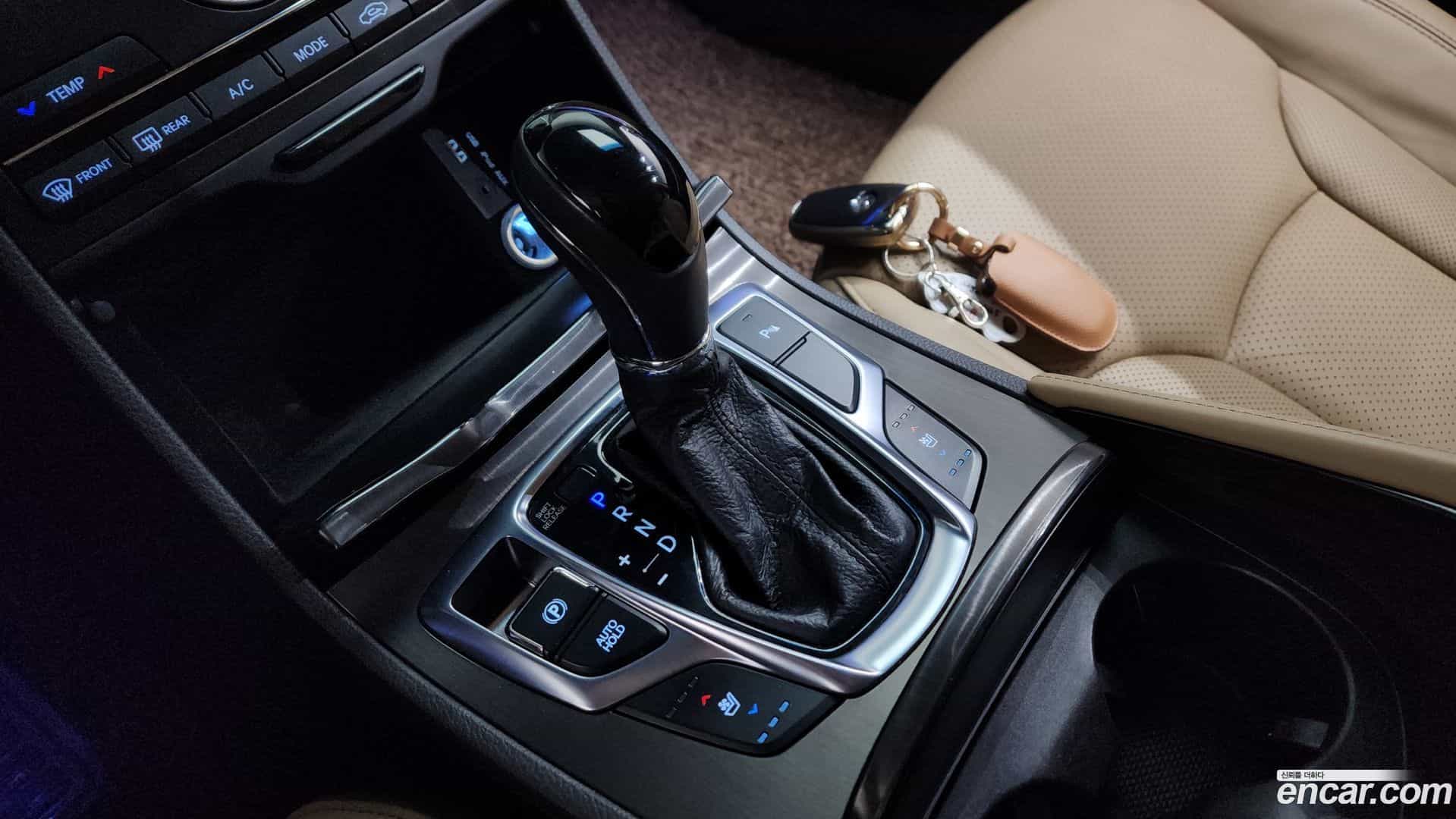 Grandeur Hyundai 2015.1-INNER-009