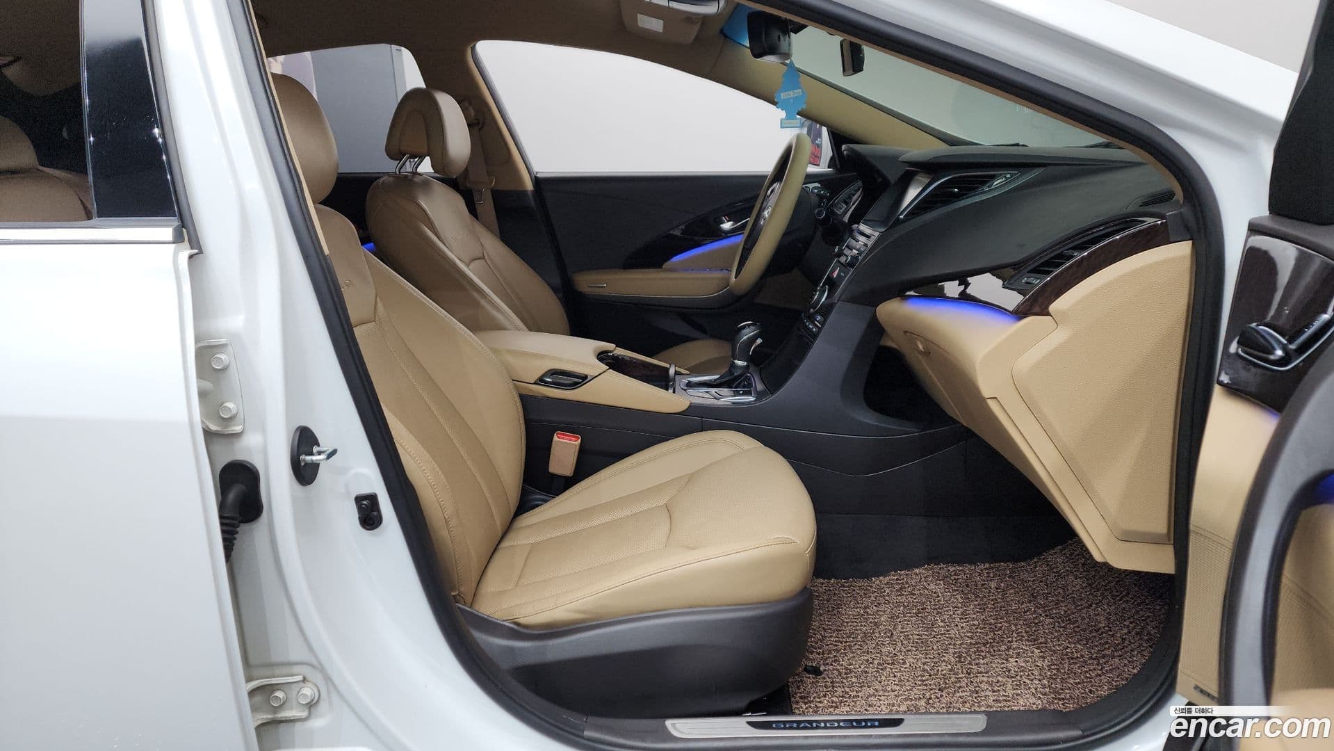 Main__Slider__Photo:Grandeur Hyundai 2015.1-10