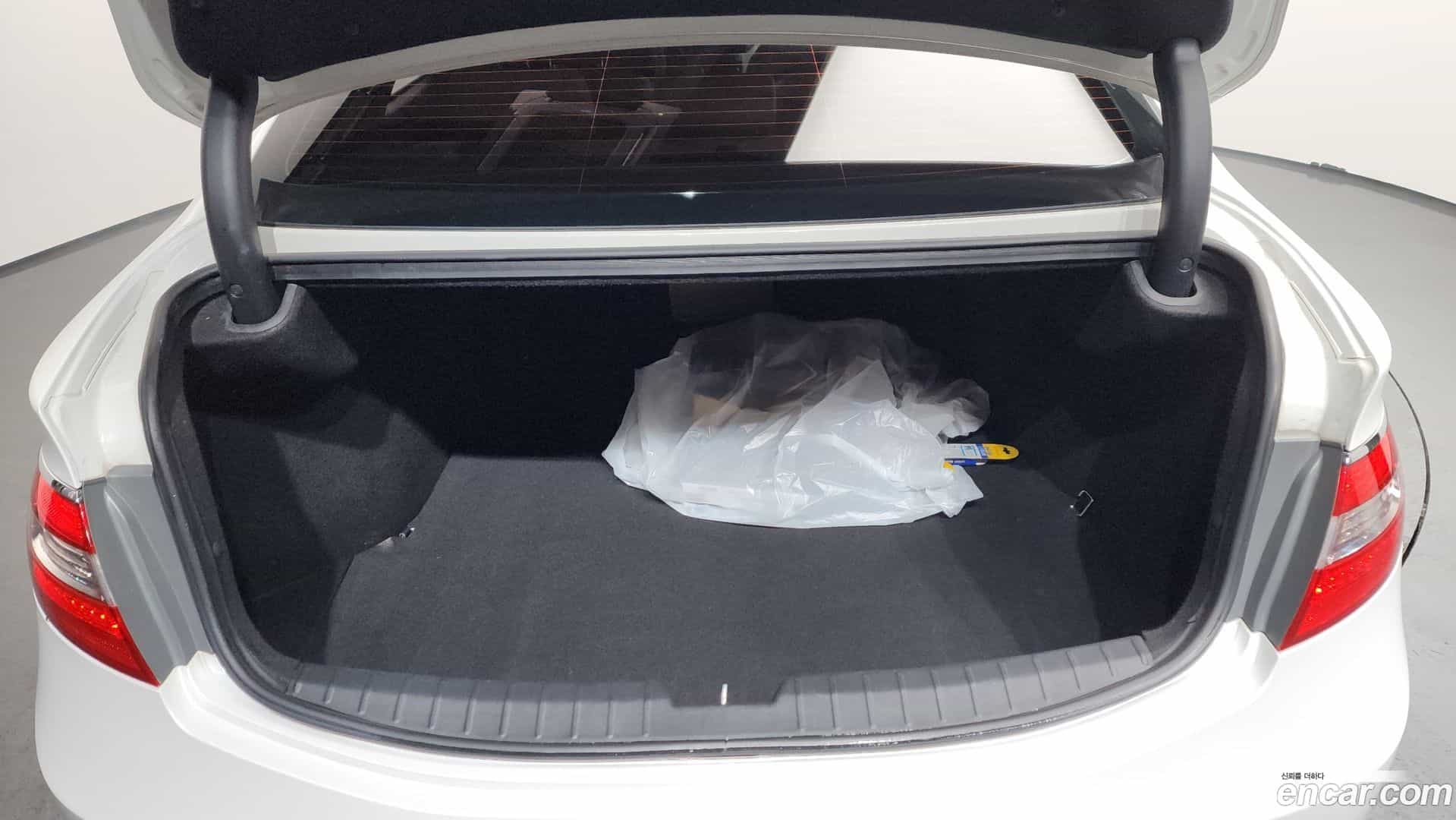 Grandeur Hyundai 2015.1-OPTION-024