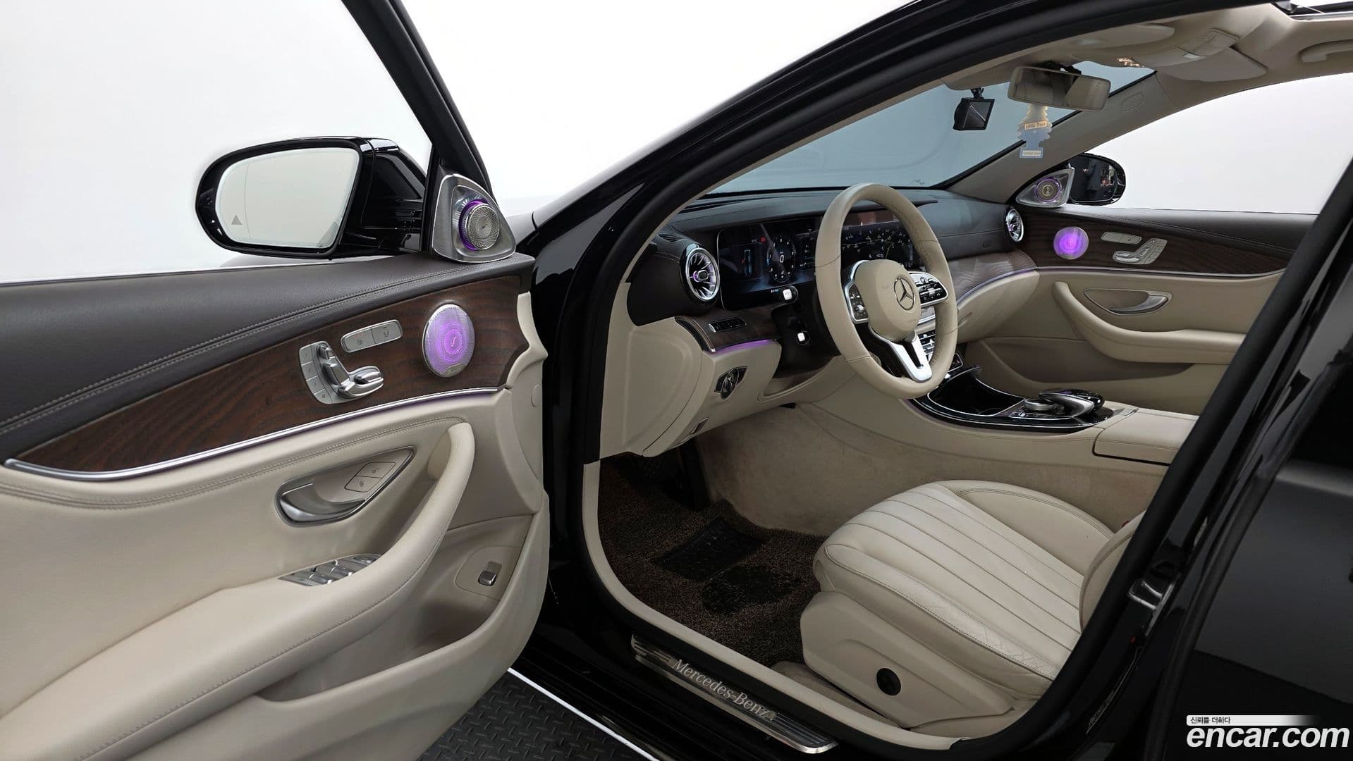 Main__Slider__Photo:E-Class Mercedes-Benz 2016.7-9