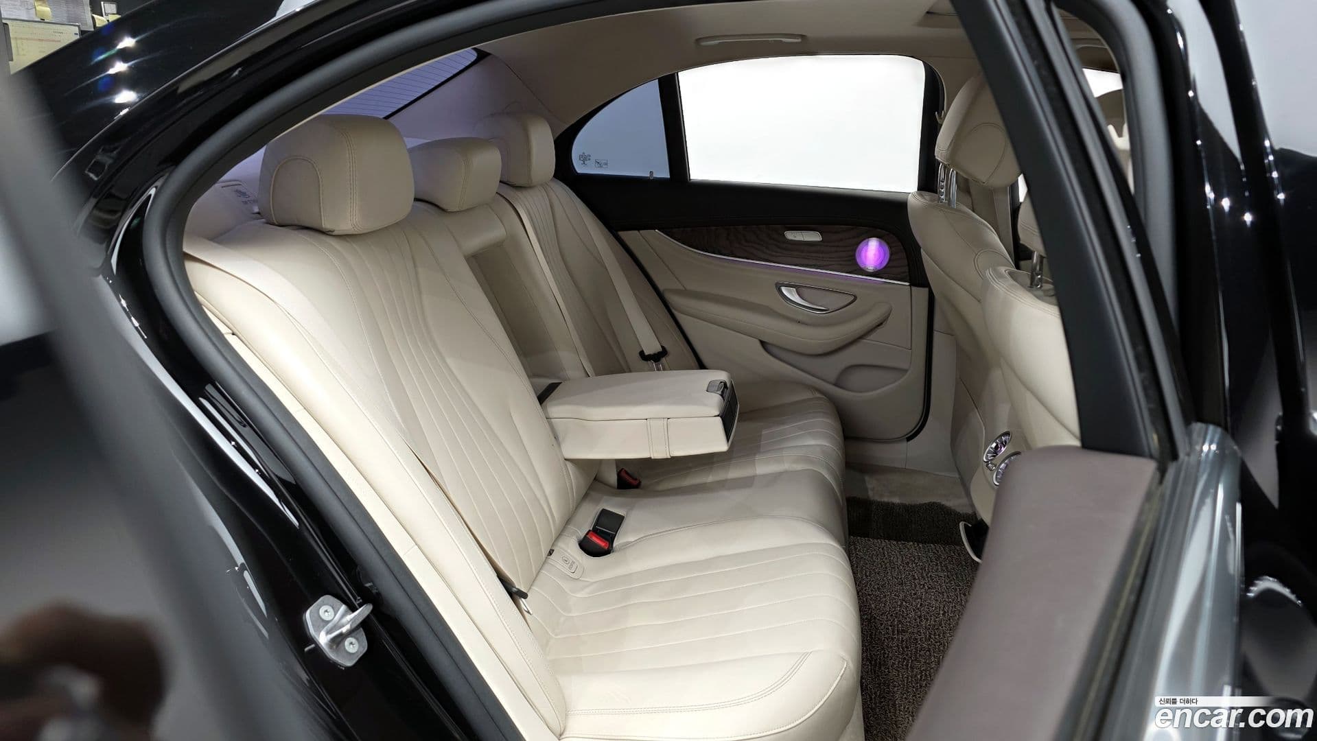 Main__Slider__Photo:E-Class Mercedes-Benz 2016.7-11