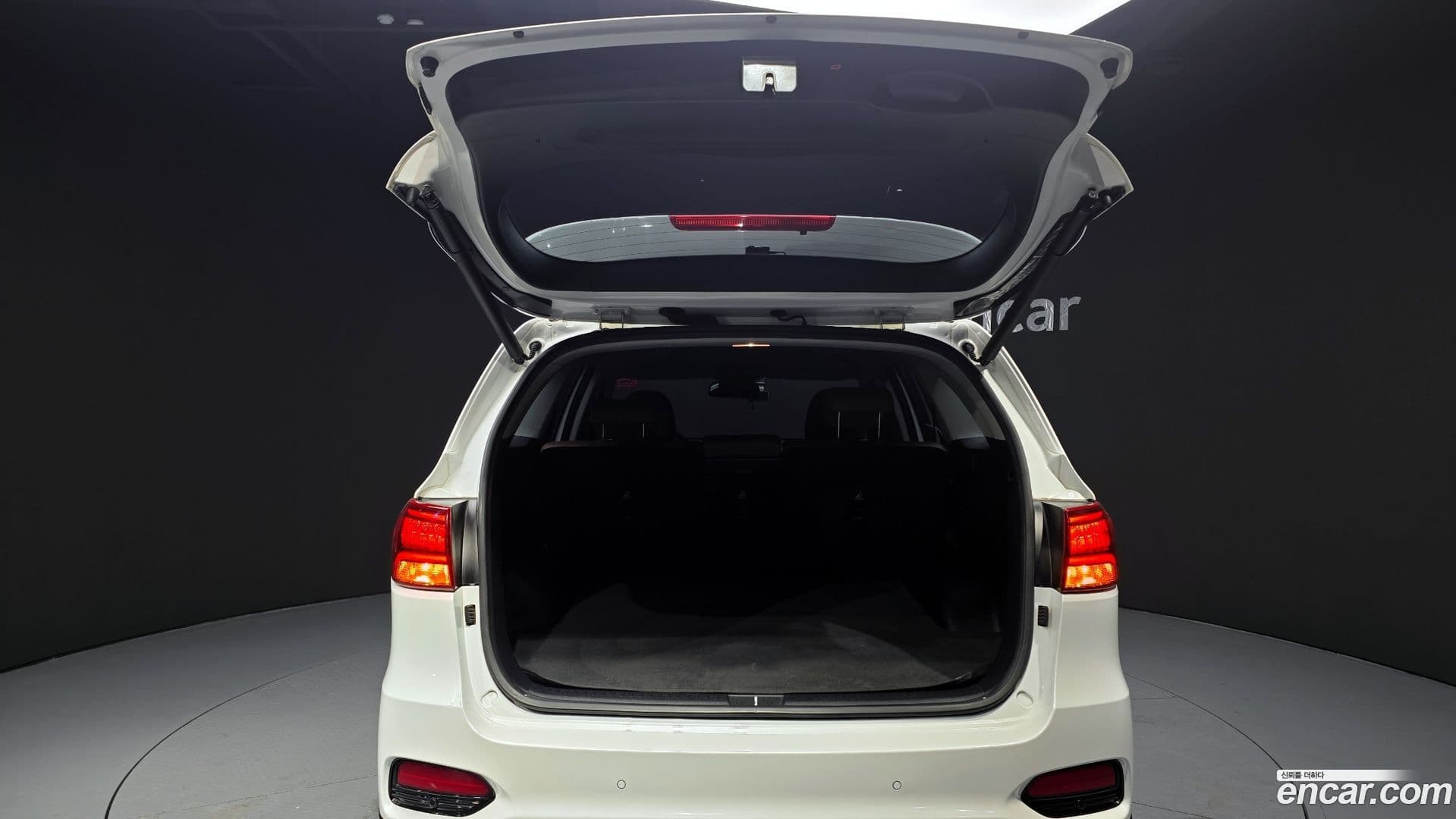 Main__Slider__Photo:Sorento Kia 2019.1-19