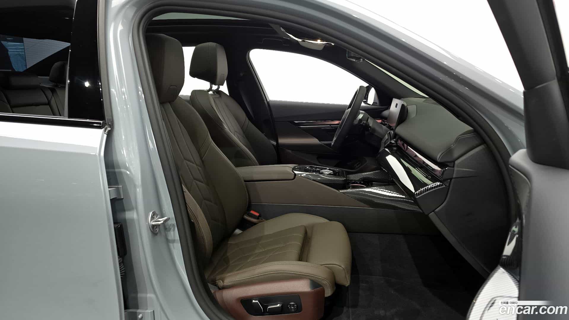5-Series BMW 2025.6-INNER-010