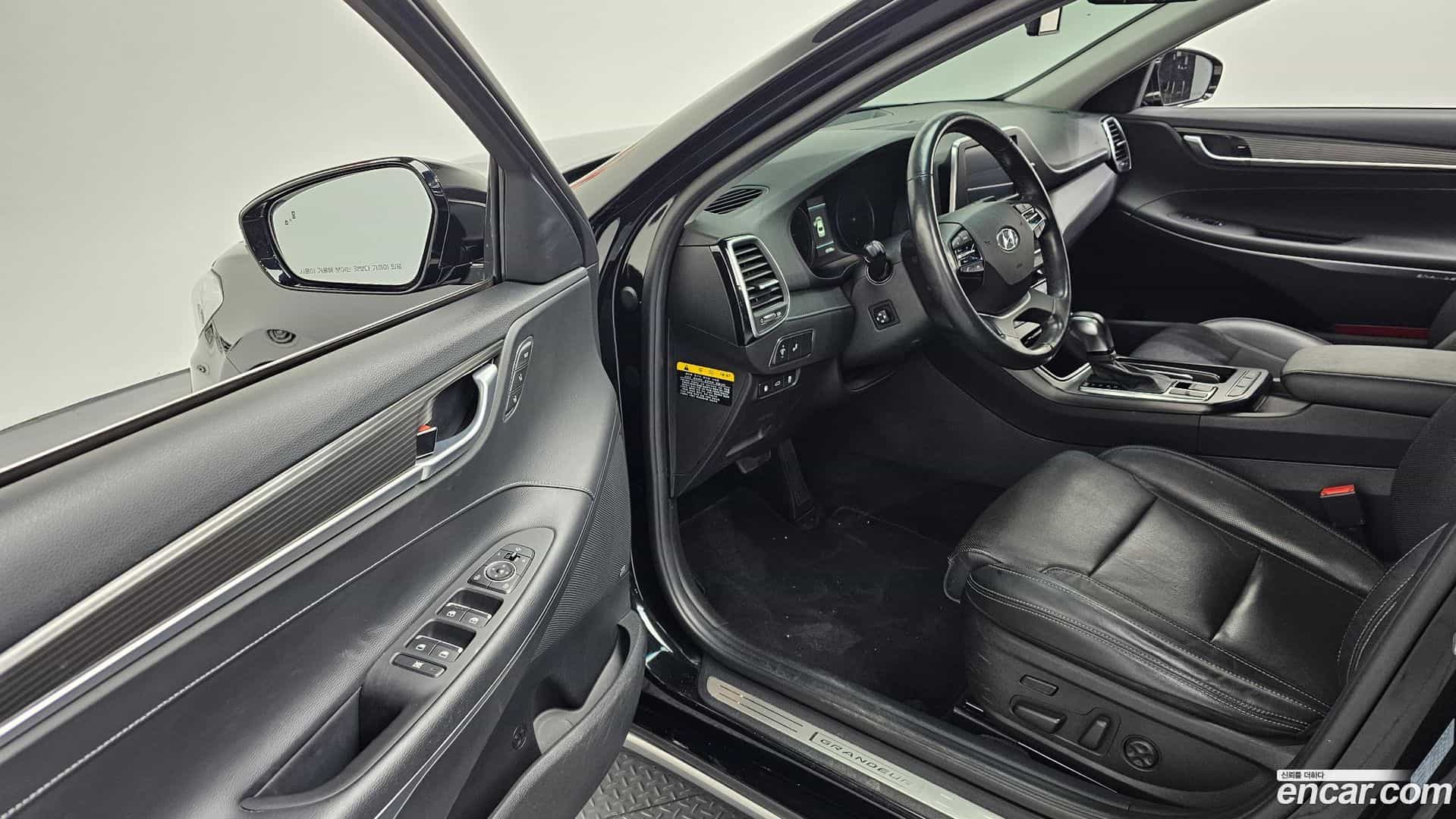 Grandeur Hyundai 2018.3-OPTION-015