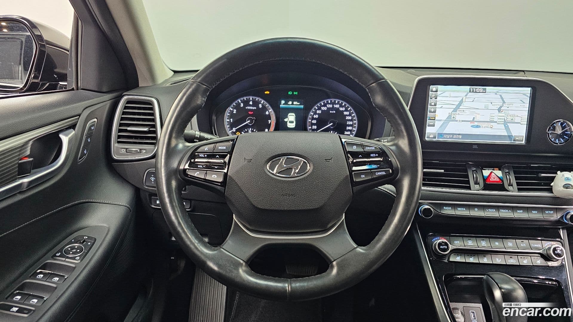 Main__Slider__Photo:Grandeur Hyundai 2018.3-12