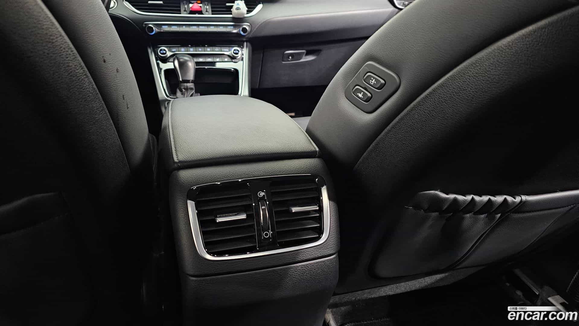 Grandeur Hyundai 2018.3-OPTION-023