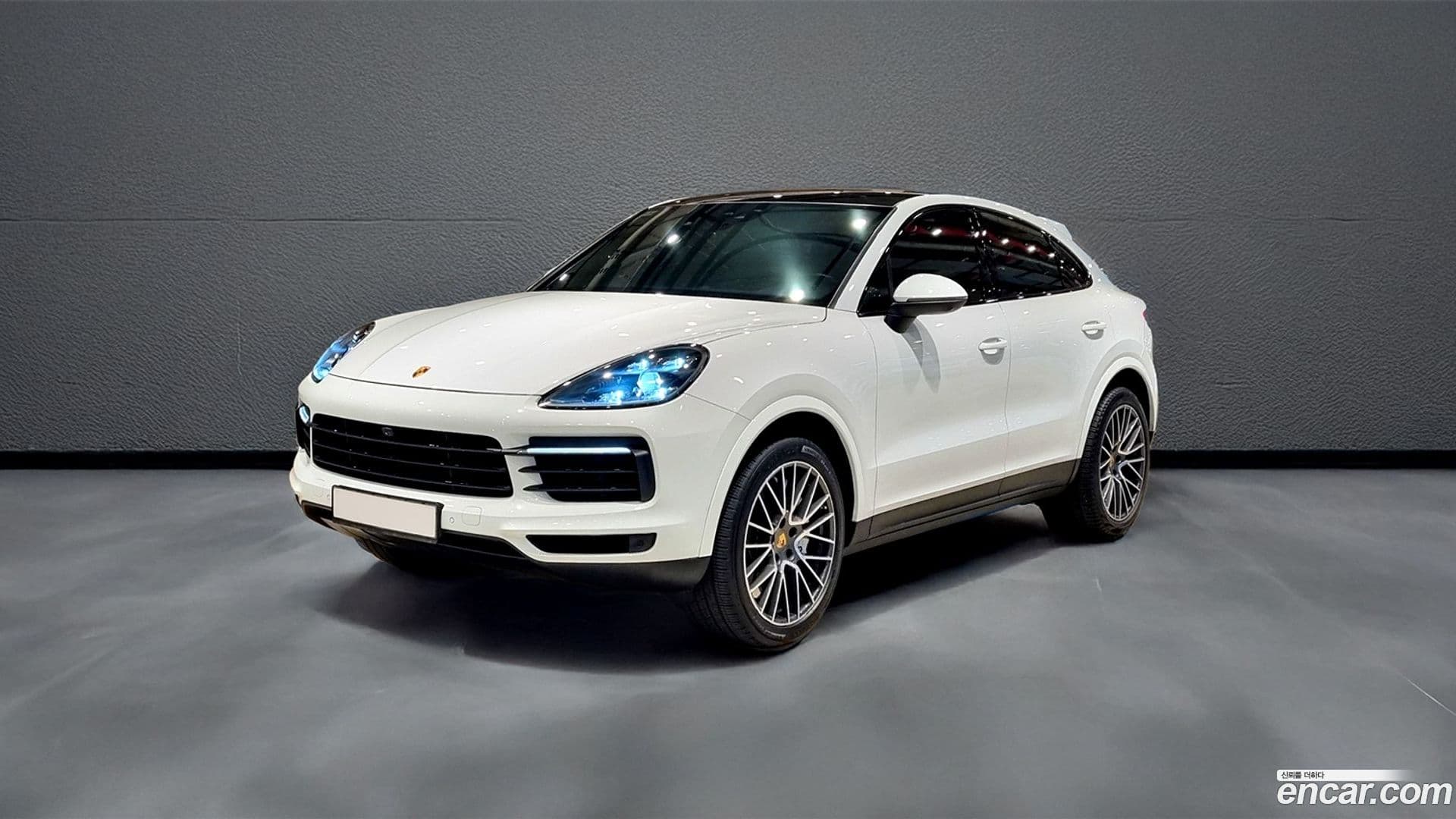 Main__Slider__Photo:Cayenne Porsche 2020.6-0