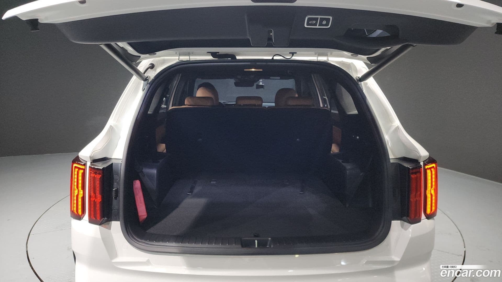 Main__Slider__Photo:Sorento Kia 2021.0-19