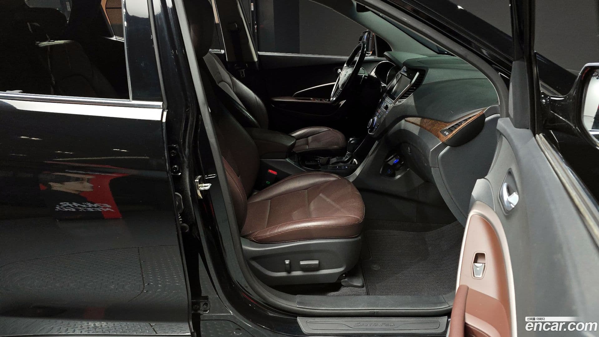 Main__Slider__Photo:Santafe Hyundai 2016.11-10