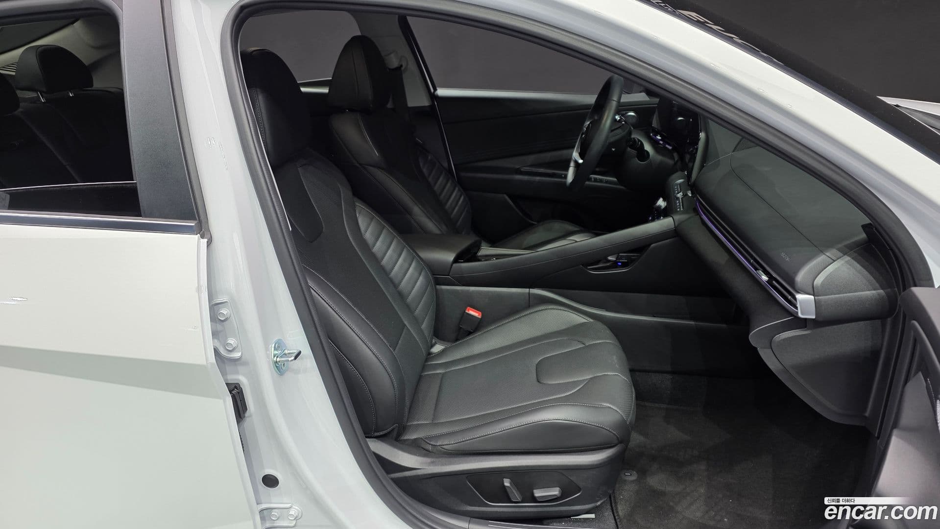 Main__Slider__Photo:AVANTE Hyundai 2025.3-9