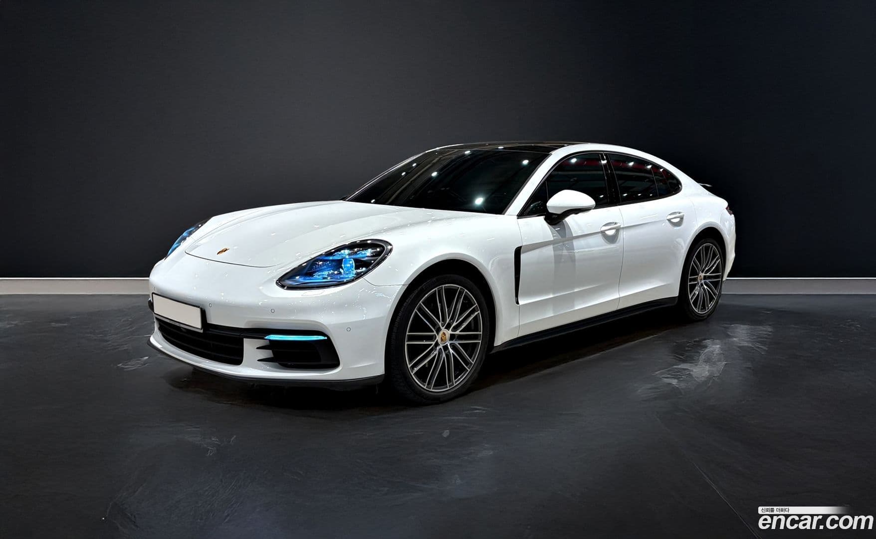 Main__Slider__Photo:Panamera Porsche 2020.3-0