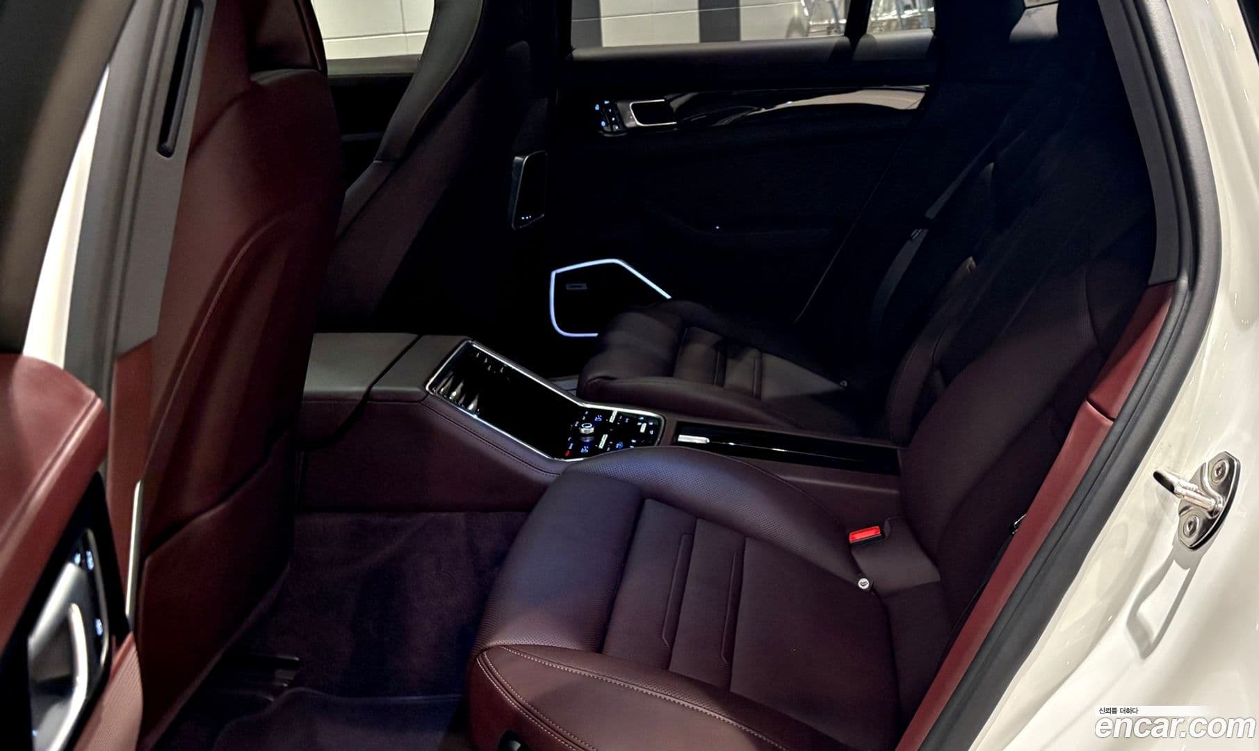 Main__Slider__Photo:Panamera Porsche 2020.3-12