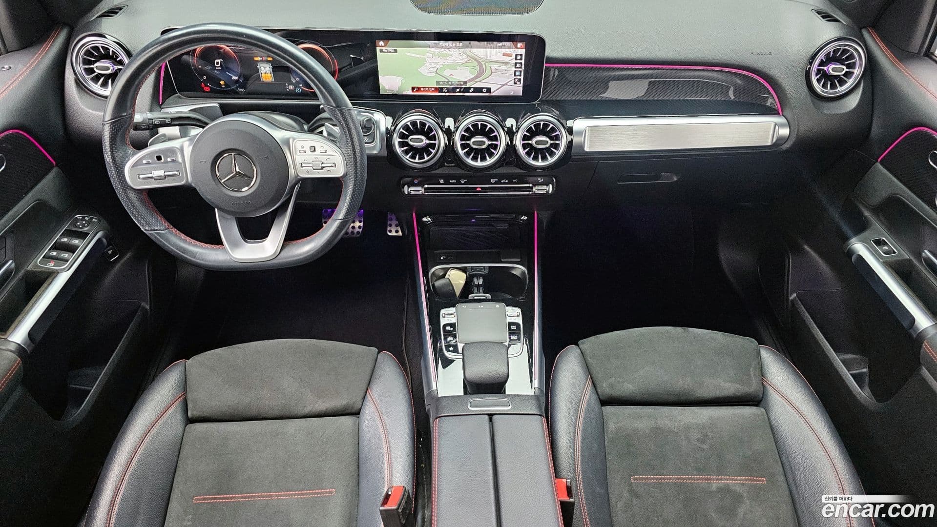 Main__Slider__Photo:GLB-Class Mercedes-Benz 2020.9-6