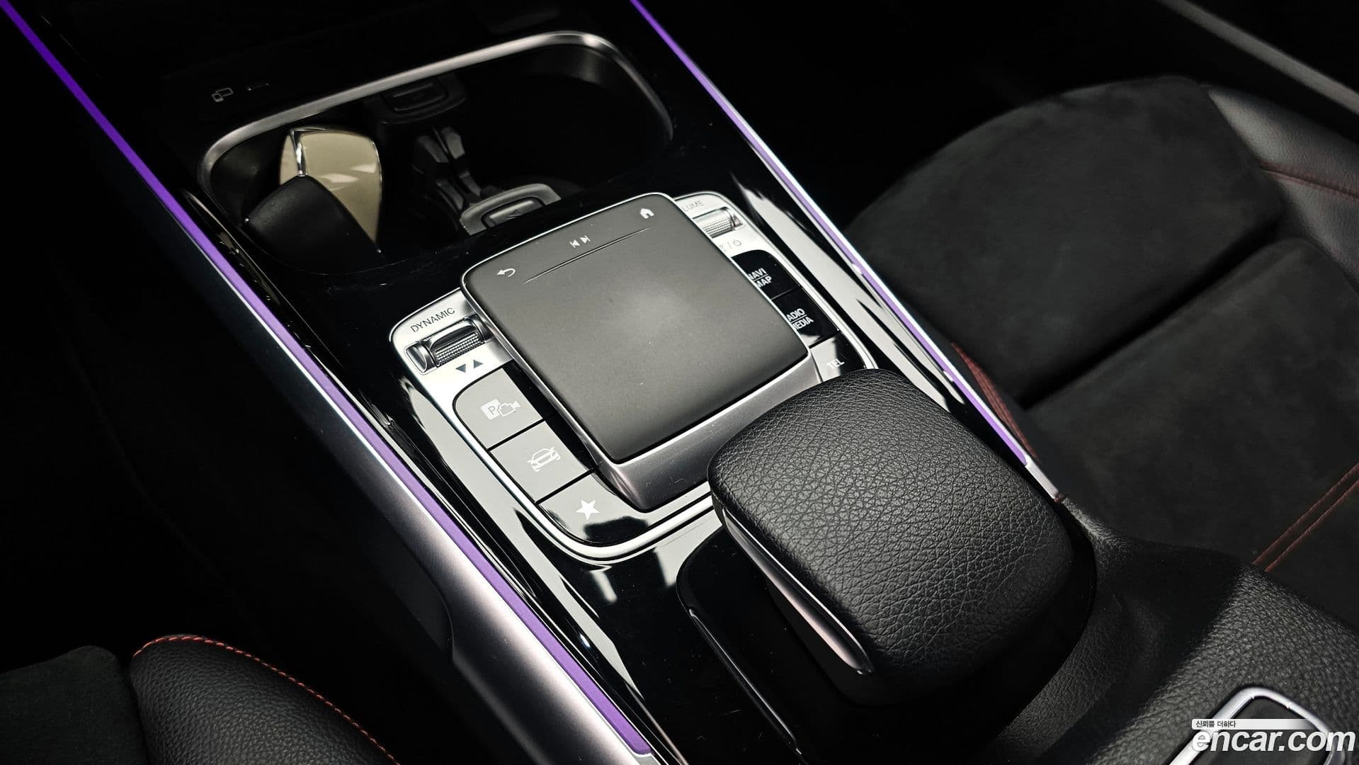 Main__Slider__Photo:GLB-Class Mercedes-Benz 2020.9-16