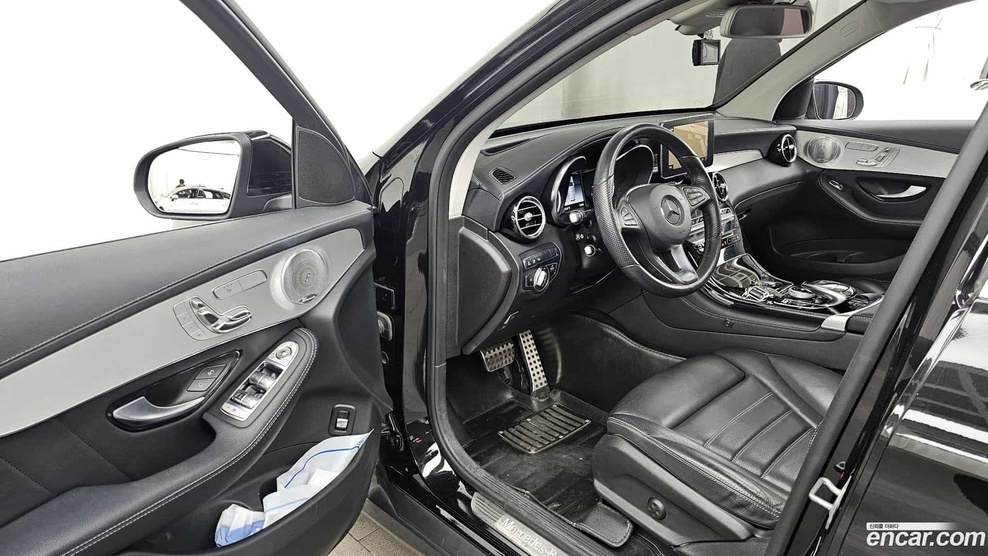 GLC-Class Mercedes-Benz 2018.7-INNER-010
