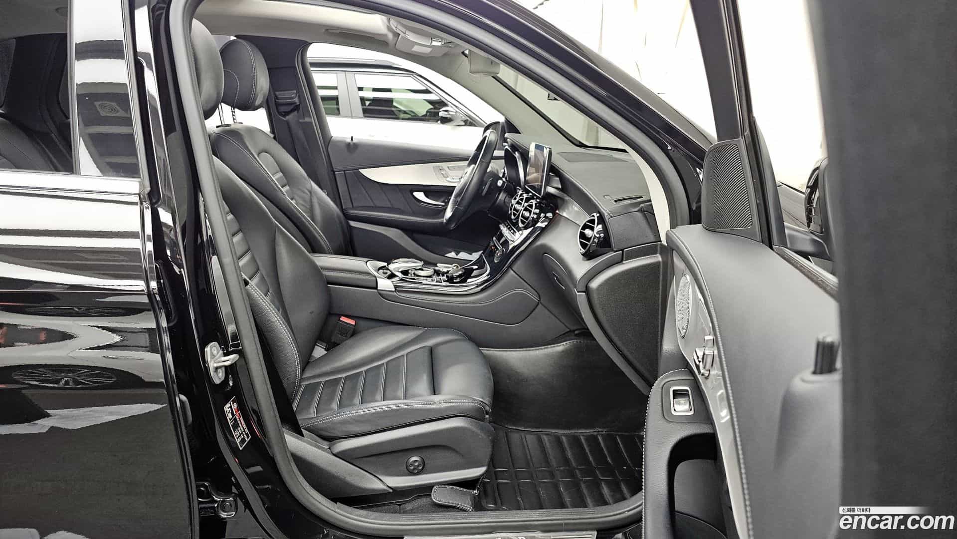 GLC-Class Mercedes-Benz 2018.7-OPTION-015