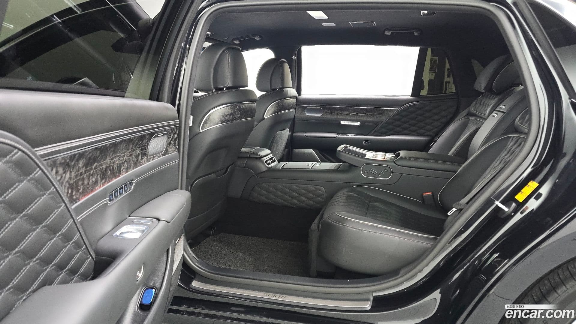 Main__Slider__Photo:G90 Genesis 2022.9-11