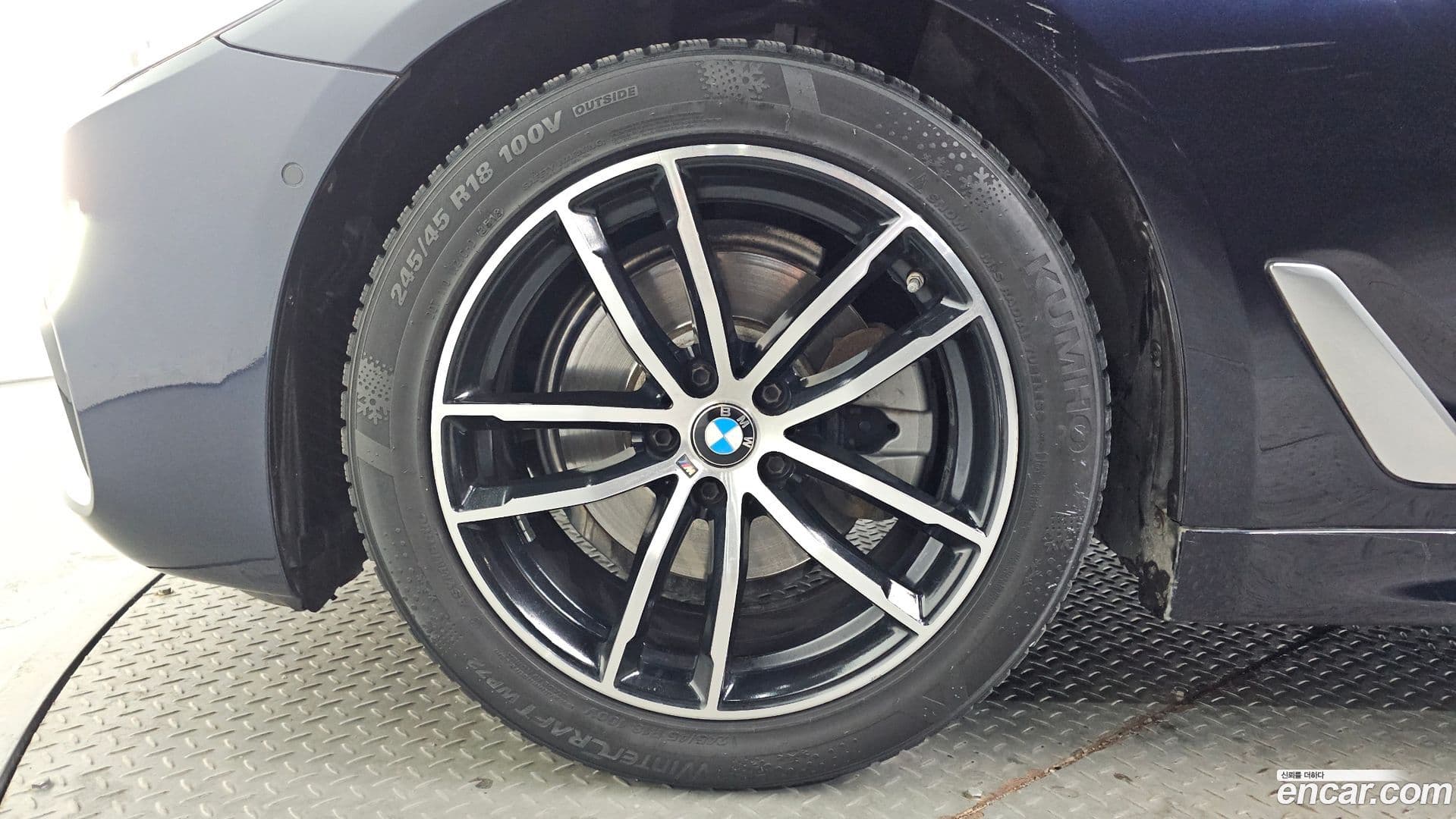 Main__Slider__Photo:5-Series BMW 2018.1-4