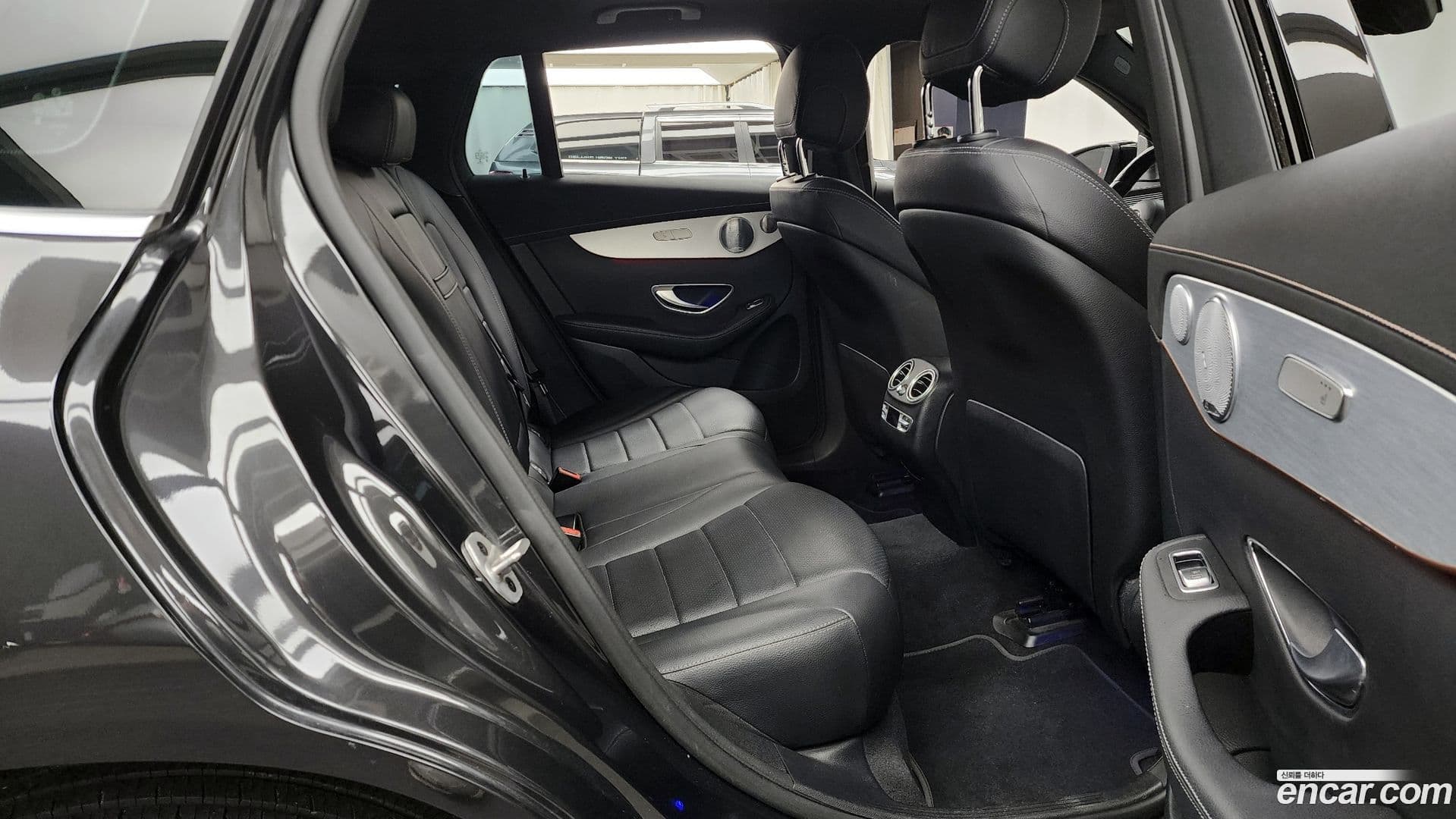 Main__Slider__Photo:EQC Mercedes-Benz 2021.11-11