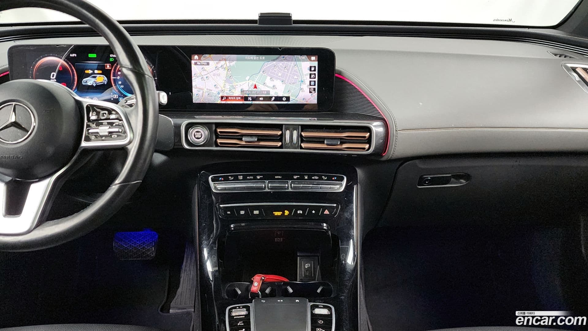 Main__Slider__Photo:EQC Mercedes-Benz 2021.11-13