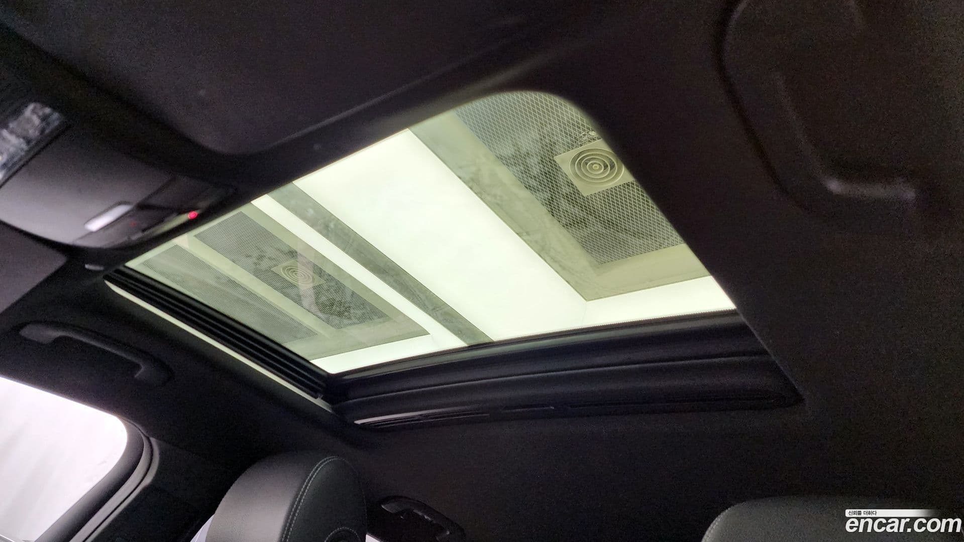 Main__Slider__Photo:EQC Mercedes-Benz 2021.11-17