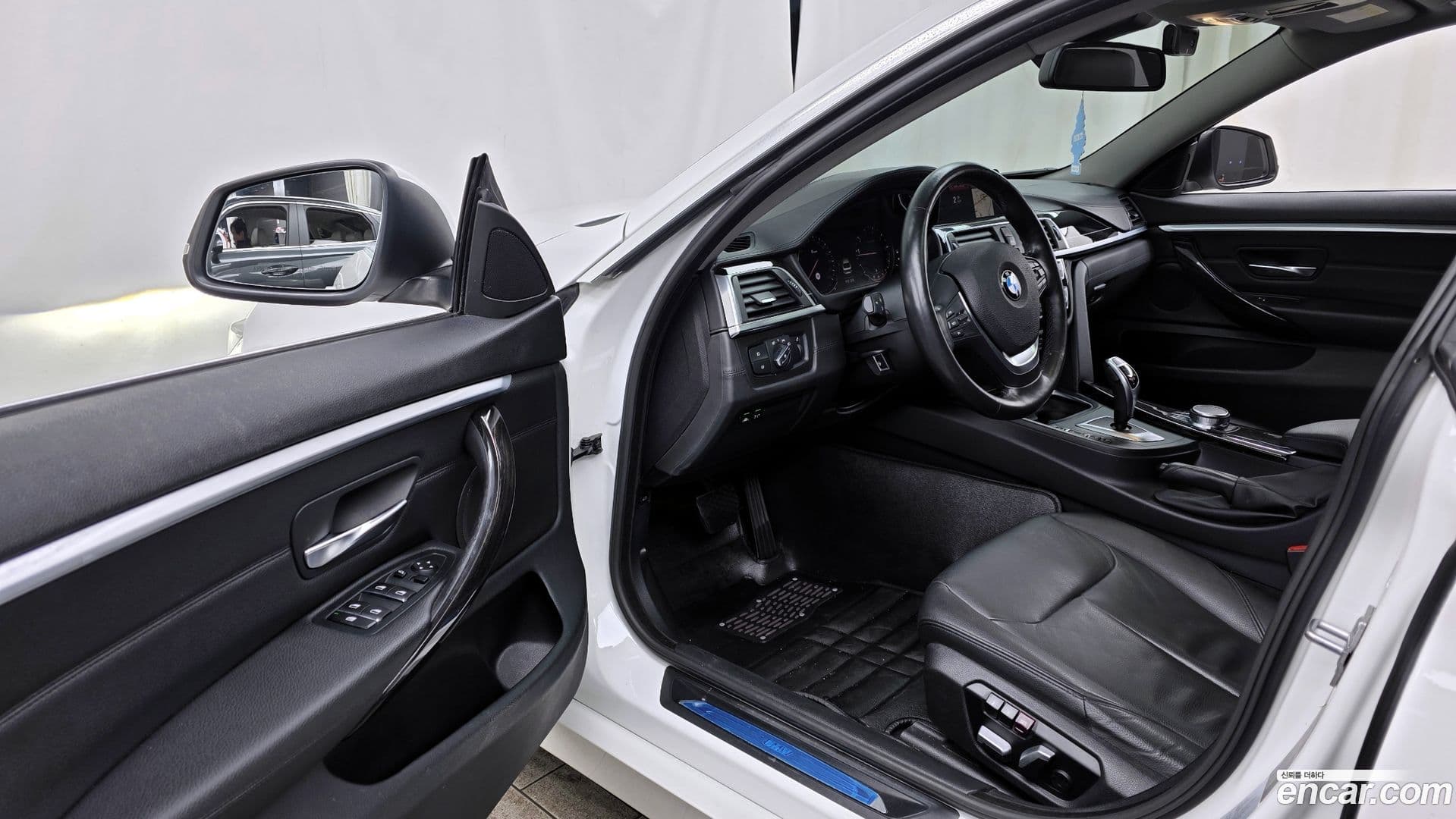 Main__Slider__Photo:4-Series BMW 2018.11-9